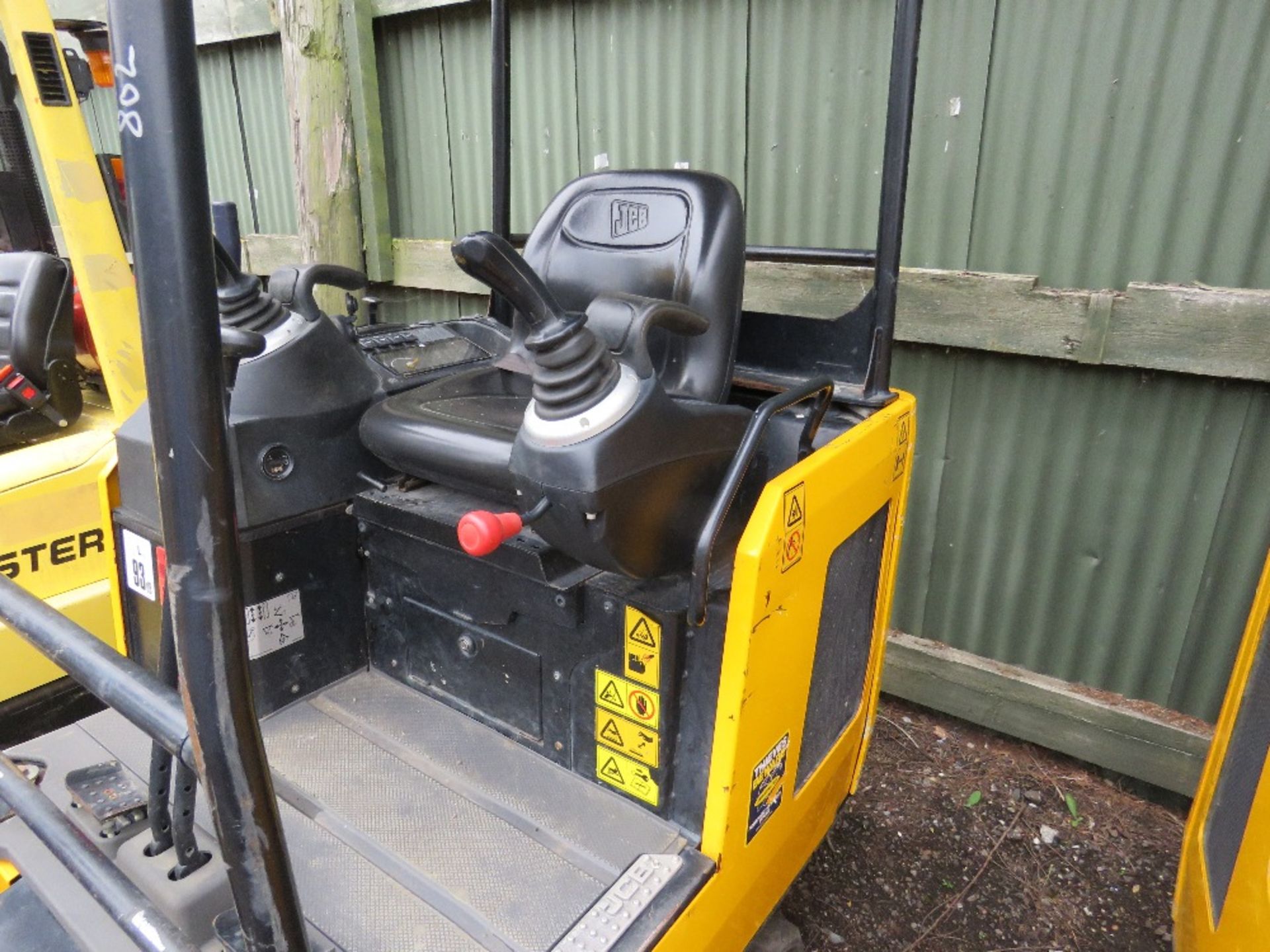 JCB 15C-1 RUBBER TRACKED MINI EXCAVATOR, YEAR 2018 BUILD. 802 RECORDED HOURS, 1 BUCKET AS SHOWN/FIT - Image 4 of 7