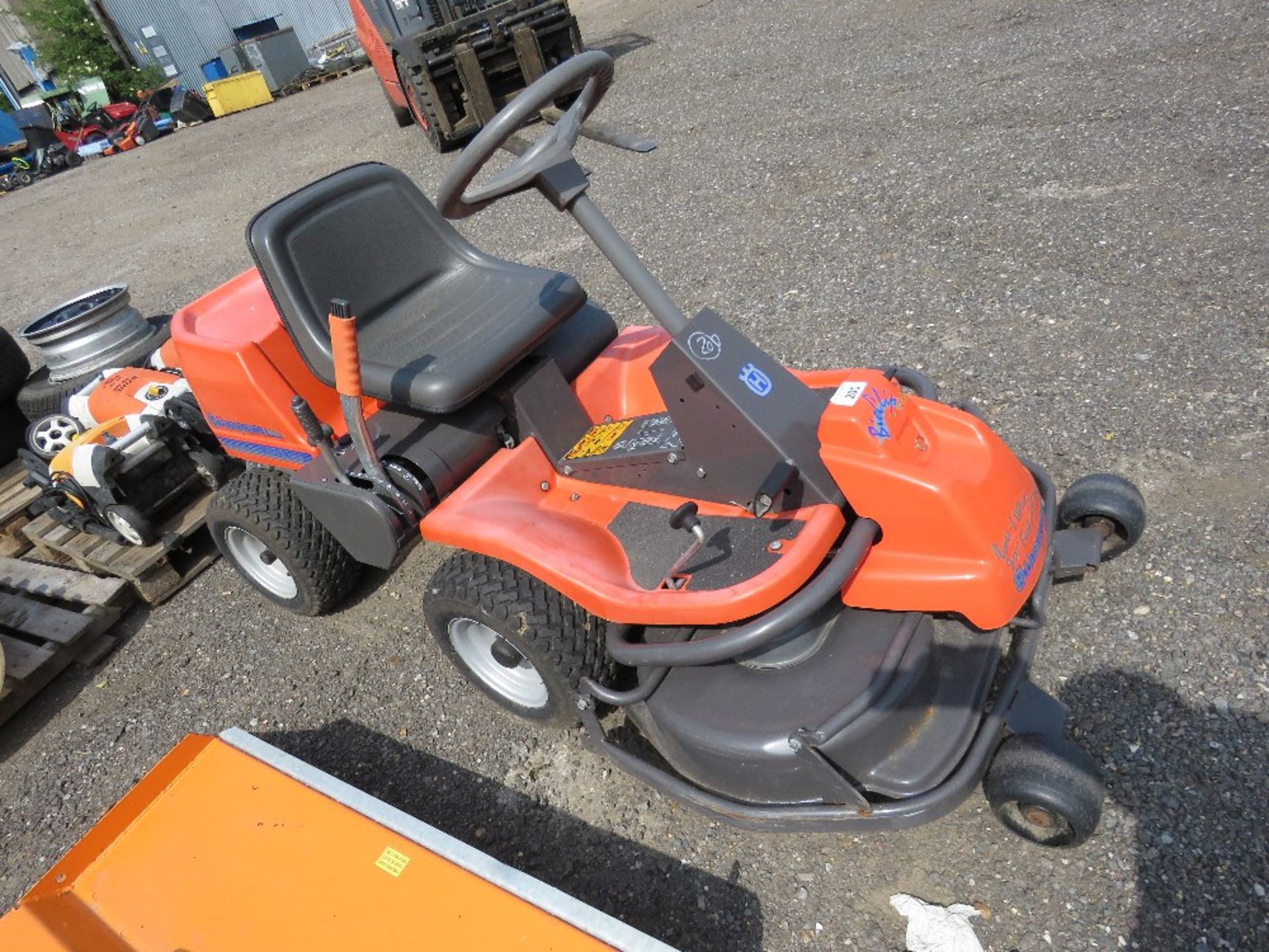 HUSQVARNA RIDER 13 OUT FRONT ROTARY RIDE ON MOWER. WHEN TESTED WAS SEEN TO START AND RUN AND DRIVE.. - Image 3 of 4