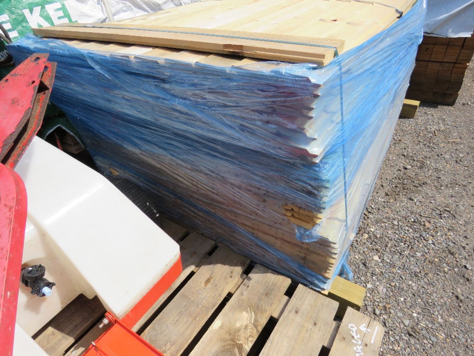 PACK OF SHIPLAP UNTREATED TIMBER 10CM WIDE, 1.55-1.65M LENGTH APPROX. - Image 3 of 3