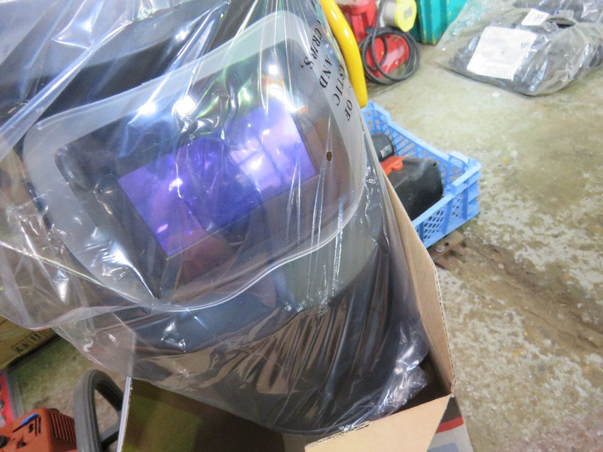 AUTO DARKEN WELDING MASK. - Image 2 of 2