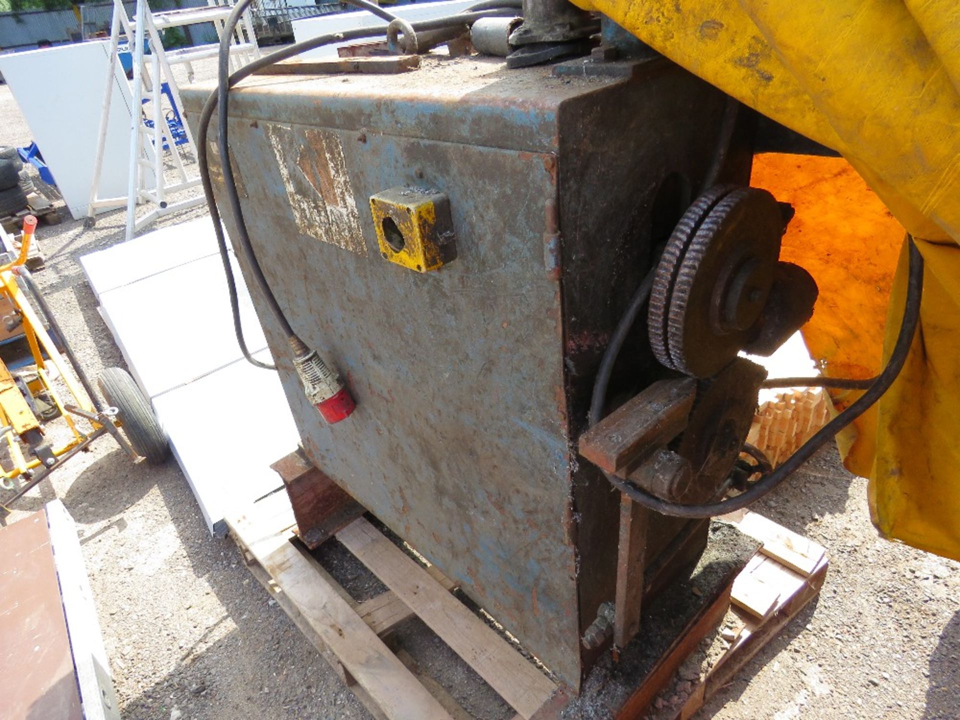ELDAN M3 CABLE STRIPPER UNIT, 3 PHASE. WORKING WHEN REMOVED. NO VAT ON HAMMER PRICE.