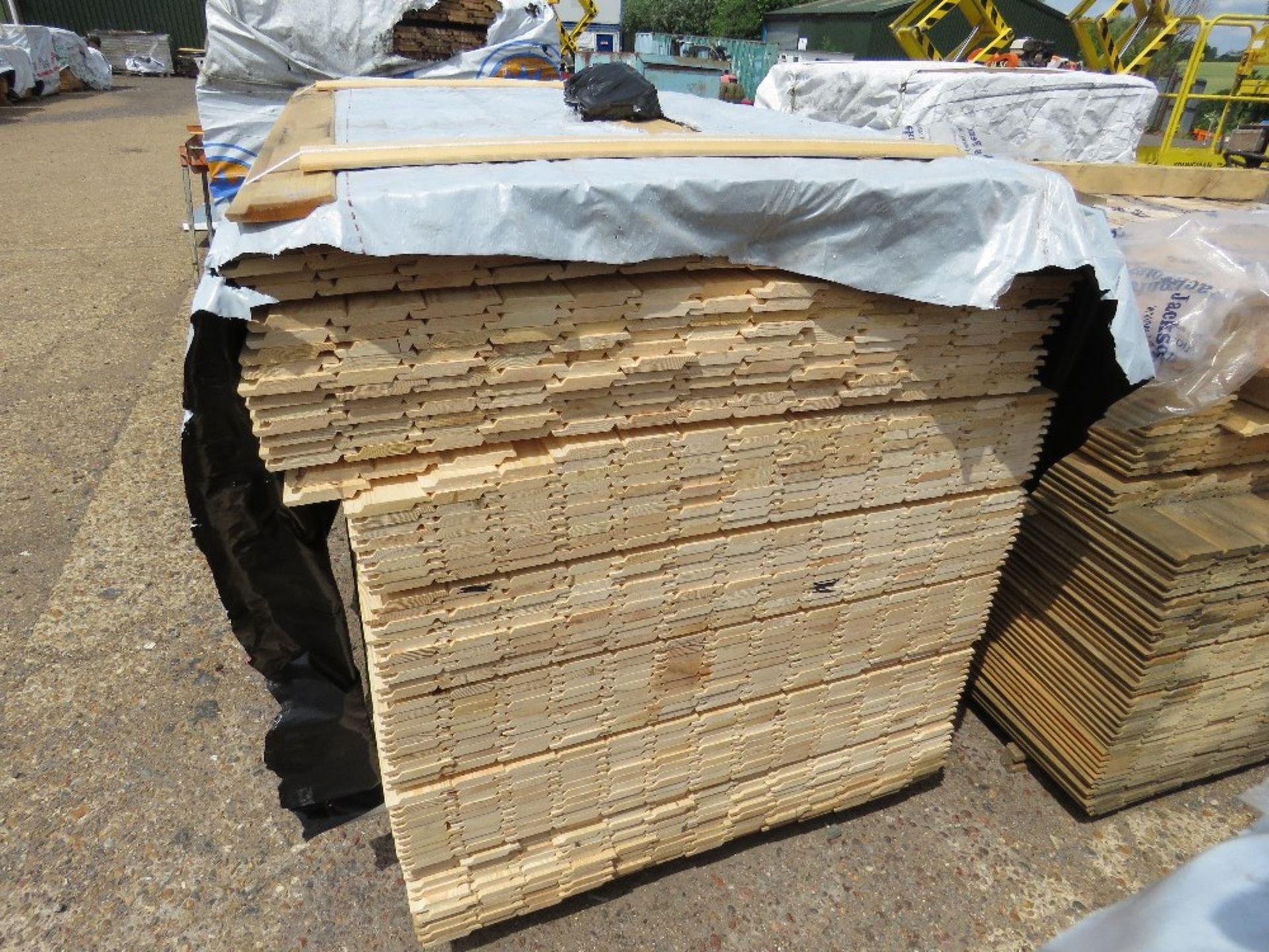 PACK OF UNTREATED SHIPLAP TIMBER FENCE CLADDING, 1.72M LENGTH X 95MM WIDTH APPROX. - Image 2 of 2