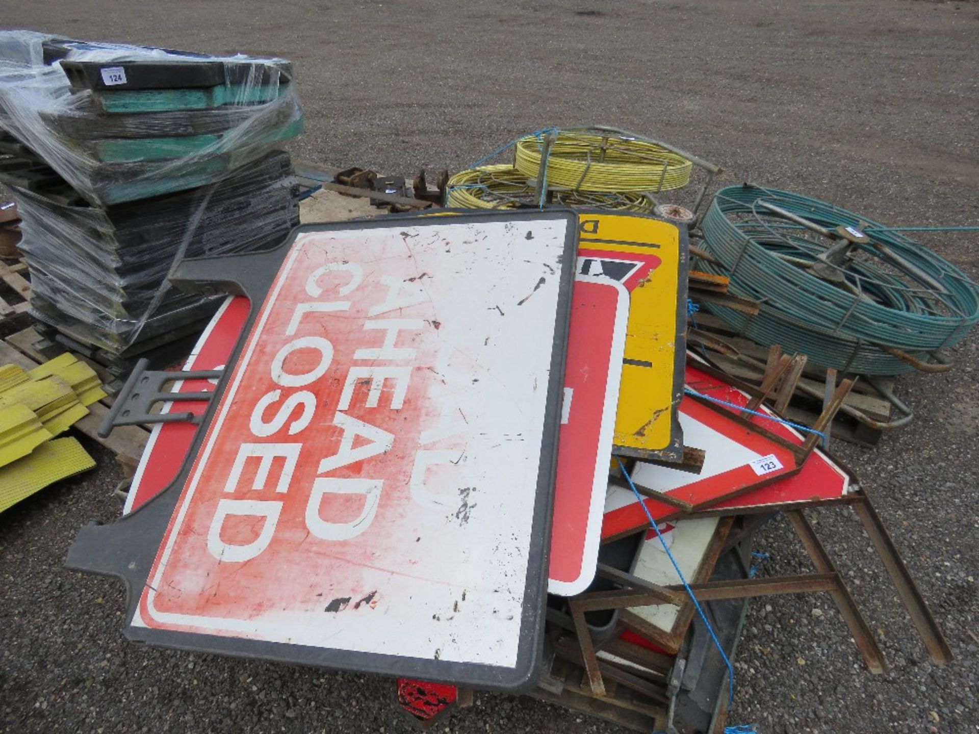 QUANTITY OF METAL ROAD SIGNS. - Image 3 of 3