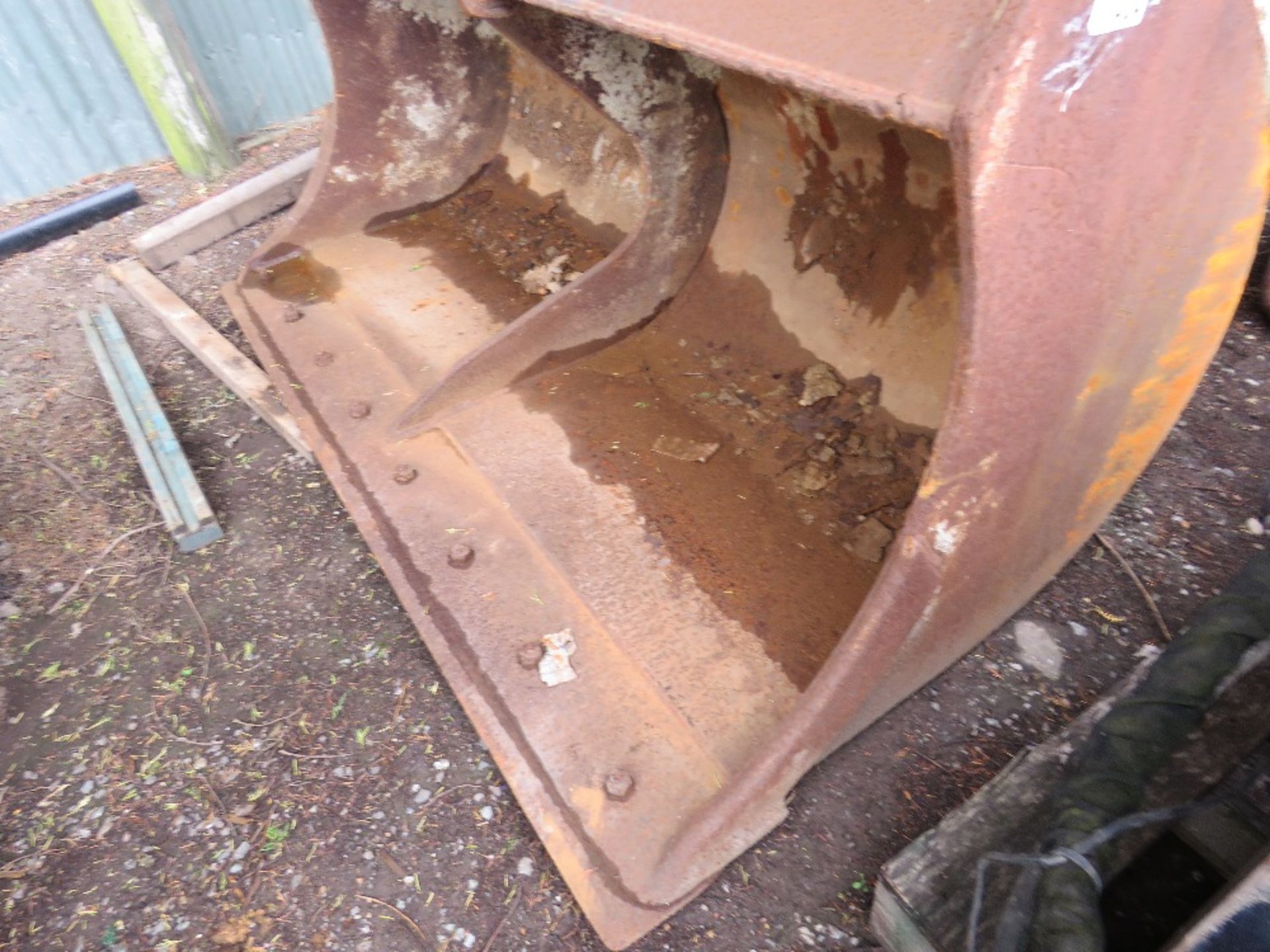 EXCAVATOR GRADING BUCKET, 2.1M WIDTH ON 80MM PINS.SOURCED FROM MAJOR UK ROADS CONTRACTOR.