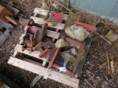 PALLET CONTAINING 4 X ASSORTED EXCAVATOR MOUNTING BRACKETS / HEADS, PLUS A DAMAGED QUICK HITCH. SOUR