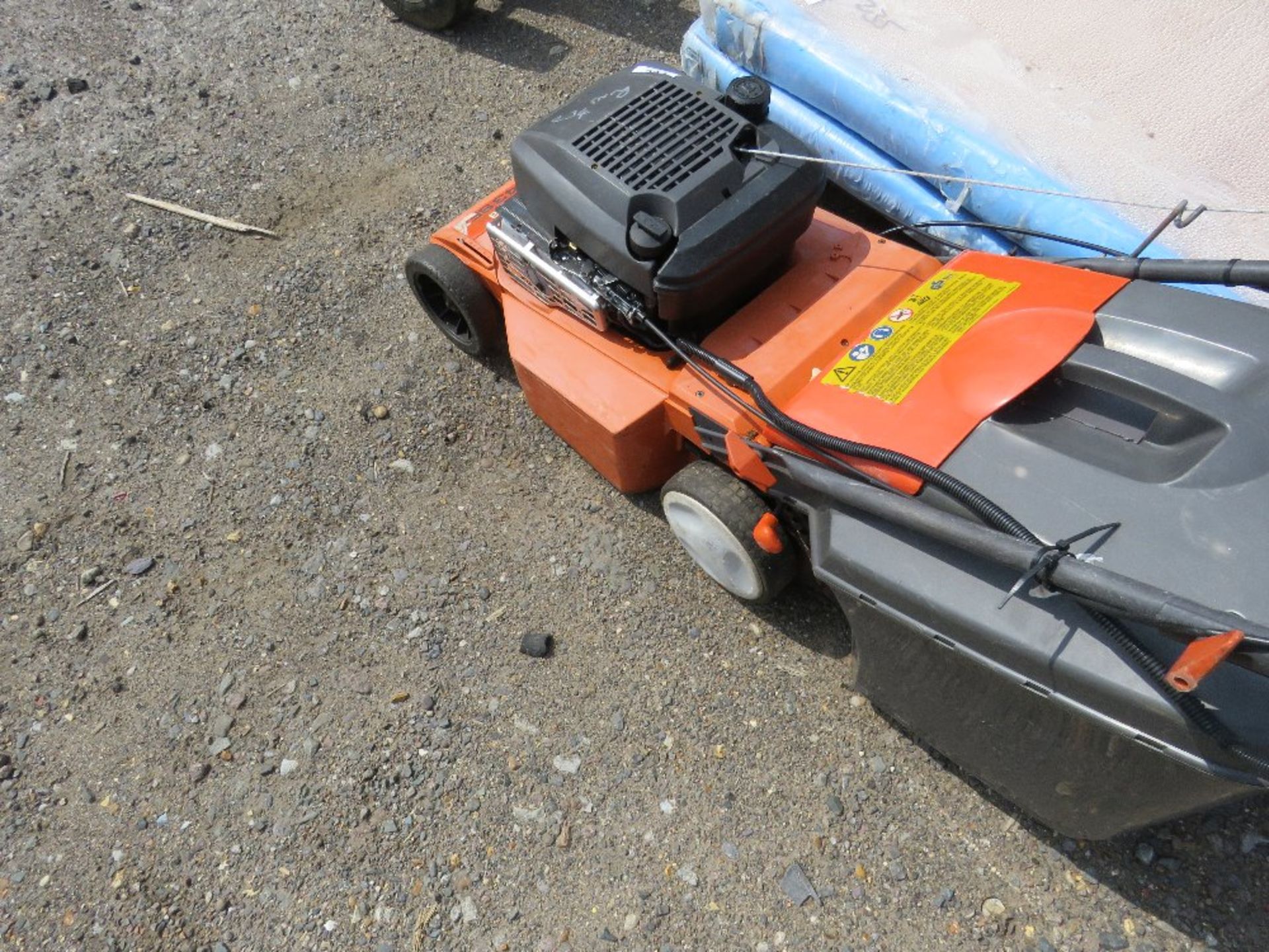 HUSQVARNA PETROL MOWER WITH A COLLECTOR. - Image 3 of 3