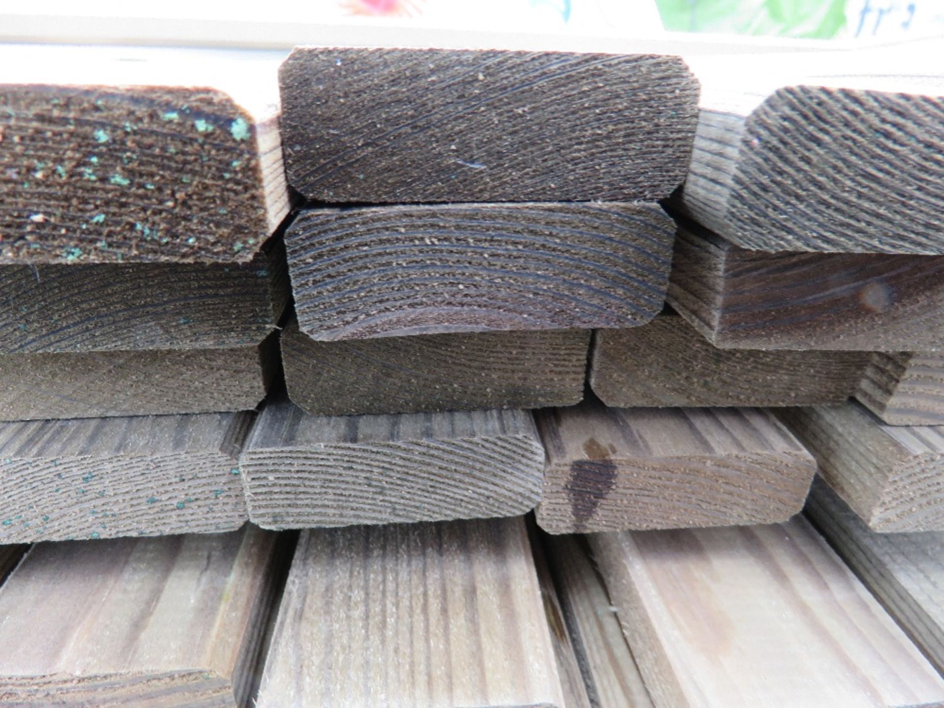 LARGE PACK OF MACHINED TIMBER VENETIAN SLATS/BARS, TREATED, 45MM X 17MM APPROX @ 1.83M LENGTH APPRO - Image 3 of 4