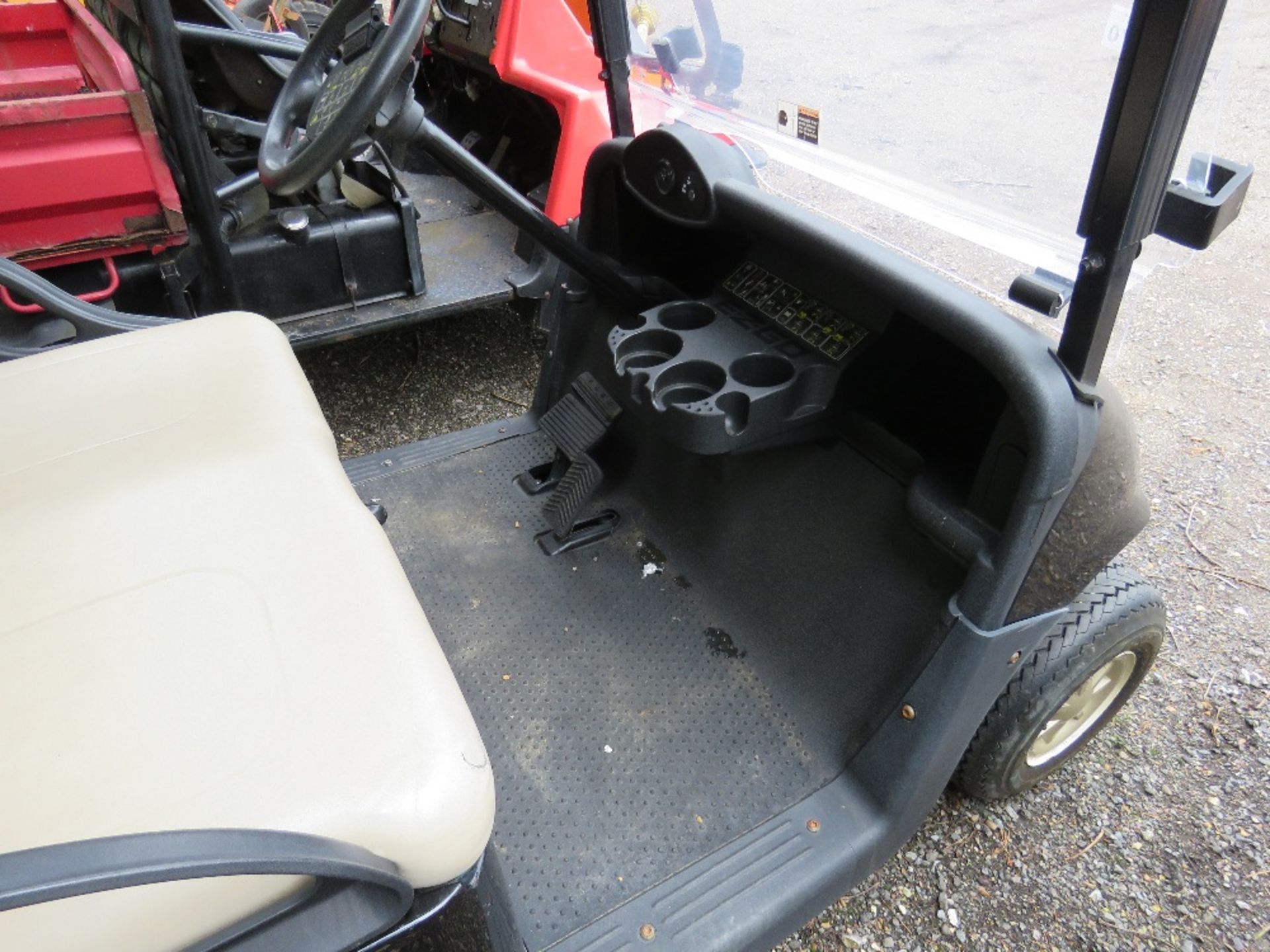 EZGO RXV PETROL ENGINED GOLF BUGGY, YEAR 2013. SN:5201684. WHEN TESTED WAS SEEN TO RUN AND DRIVE, ST - Image 2 of 5