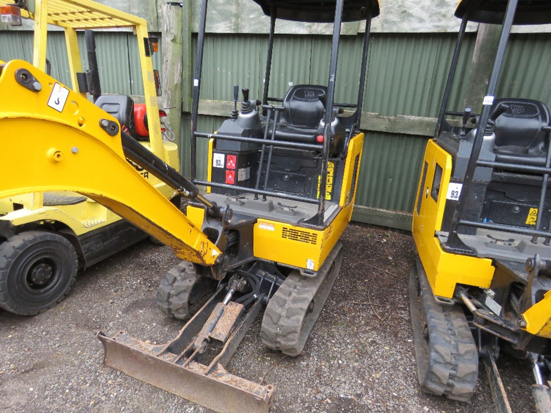 JCB 15C-1 RUBBER TRACKED MINI EXCAVATOR, YEAR 2018 BUILD. 802 RECORDED HOURS, 1 BUCKET AS SHOWN/FIT - Image 3 of 7