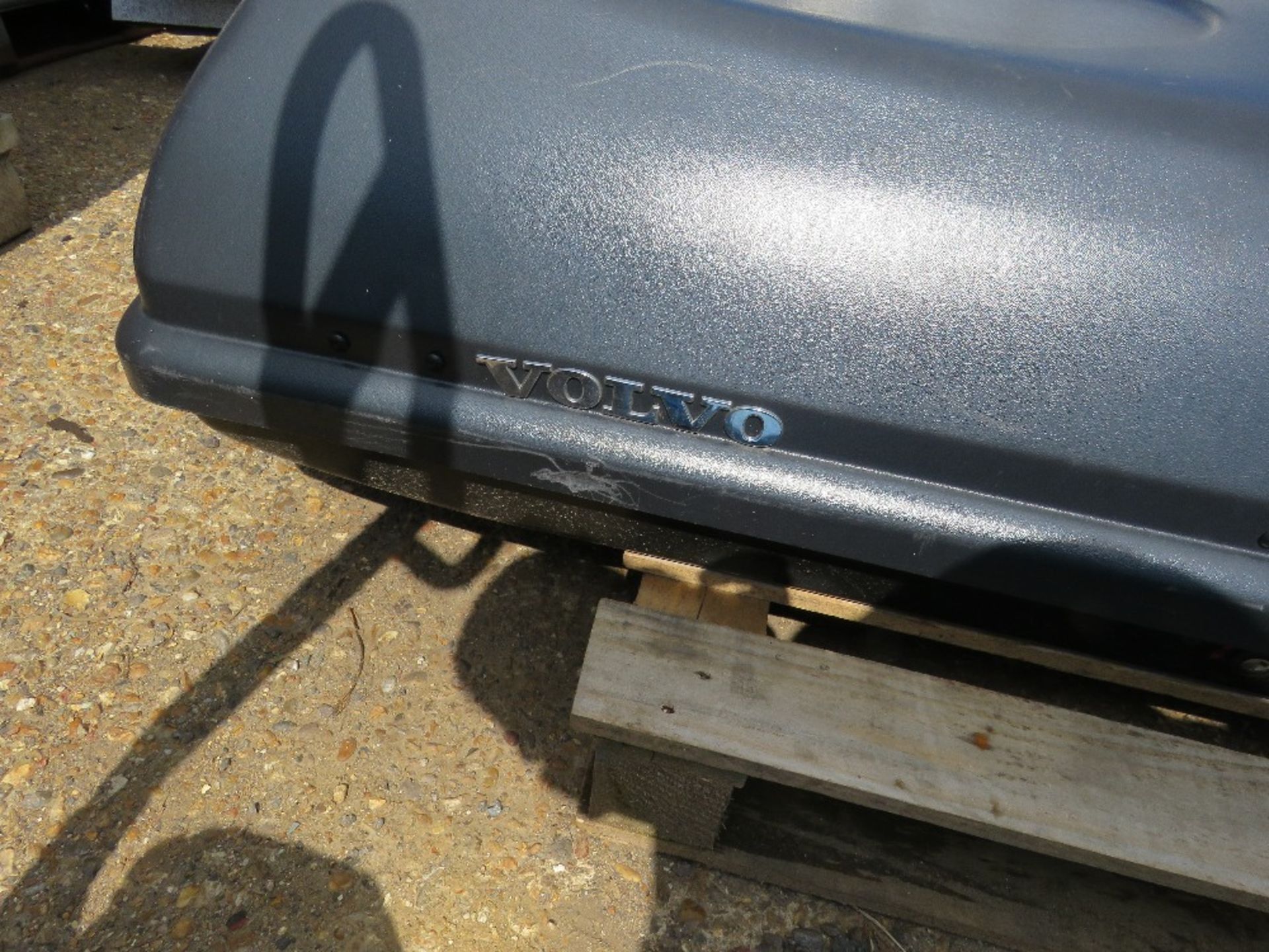 VOLVO ROOF BOX. - Image 2 of 2