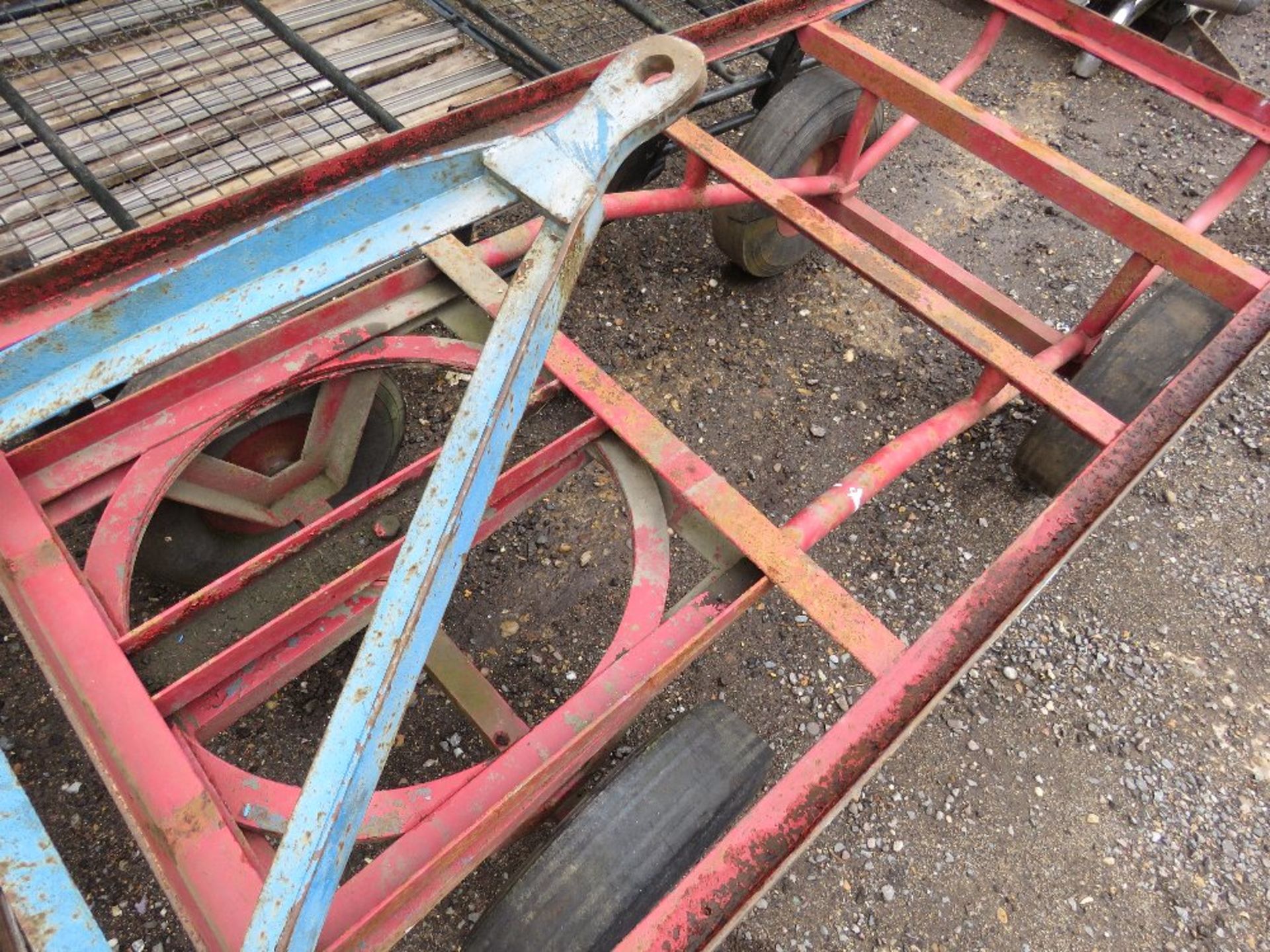 HEAVY DUTY 4 WHEEL TURNTABLE TROLLEY WITH TOW RING. - Image 3 of 3