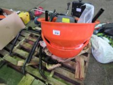 DRAPER 160L 230/240VOLT POWERED CEMENT MIXER. WAREHOUSE CLEARANCE ITEM, NOT FULLY INSPECTED, SOME P