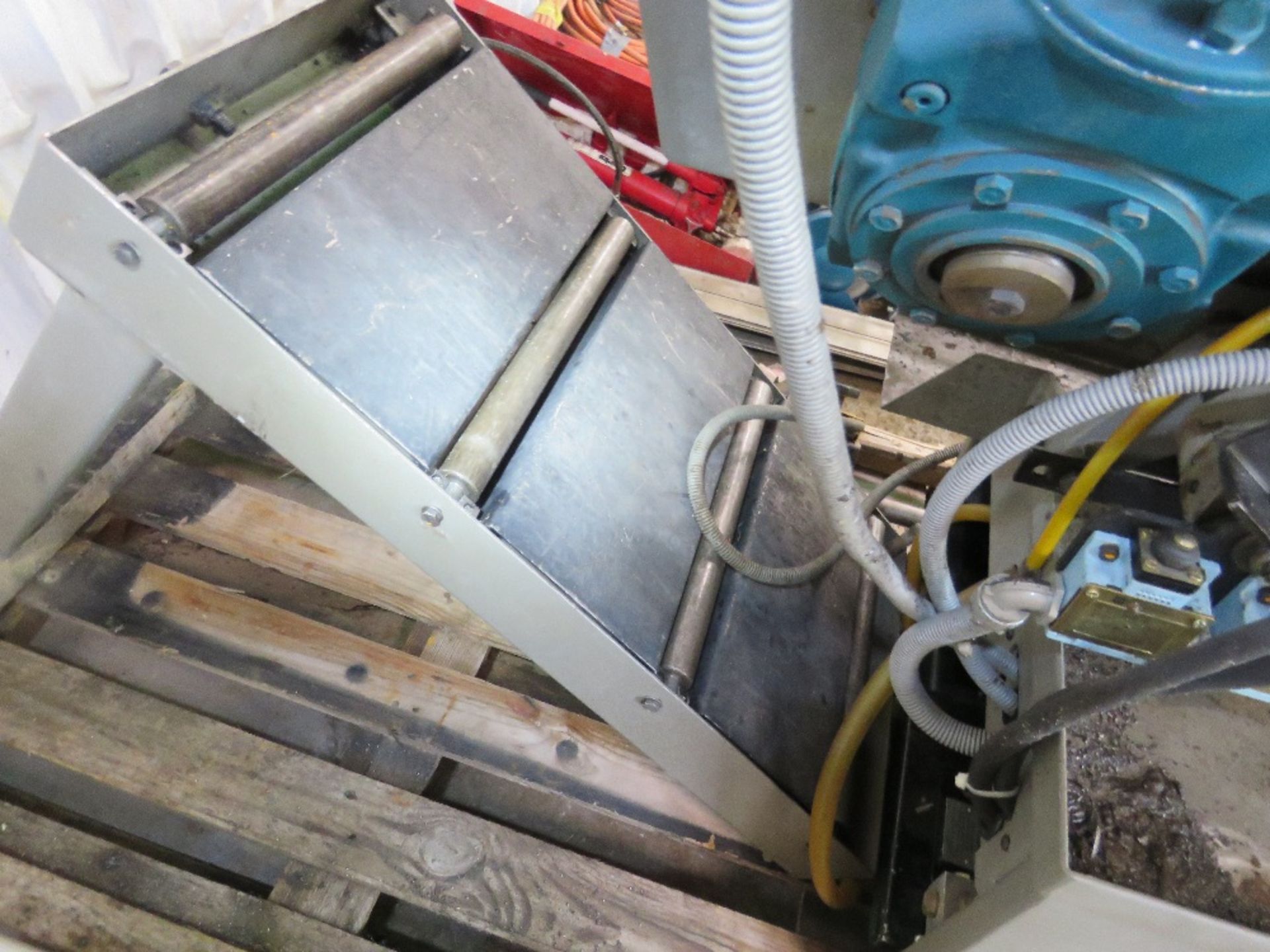 STARTRITE H280AV 3 PHASE HORIZONTAL BANDSAW. SOURCED FROM COMPANY LIQUIDATION, SEEN WORKING WHEN RE - Image 6 of 11