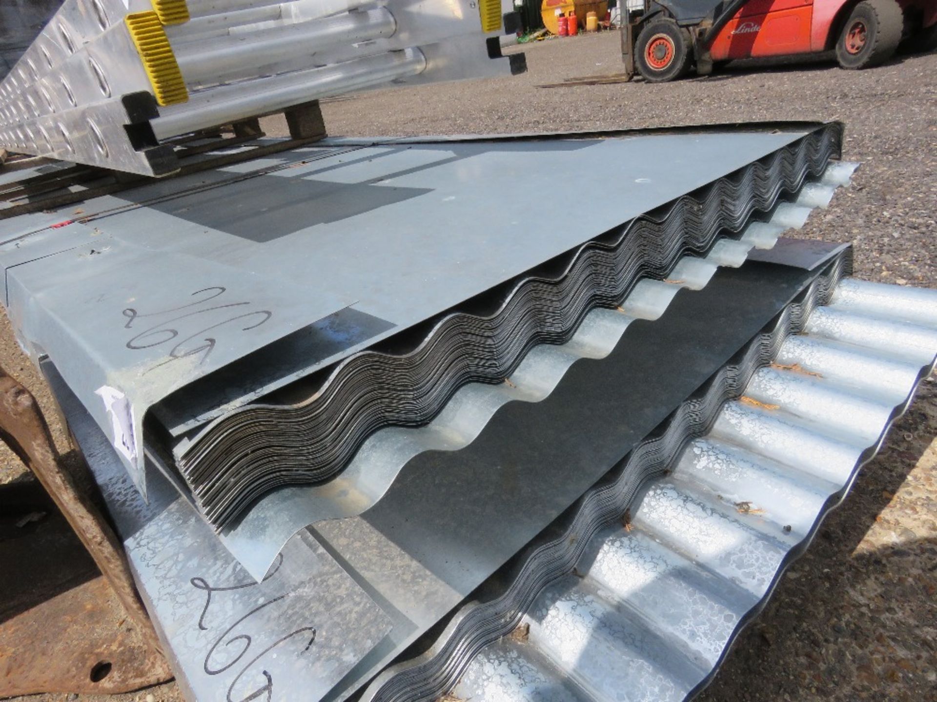 PACK OF 50NO UNUSED GALVANISED CORRUGATED ROOF SHEETS, 12FT LENGTH, 0.9M WIDE, 26 GUAGE. - Image 2 of 2