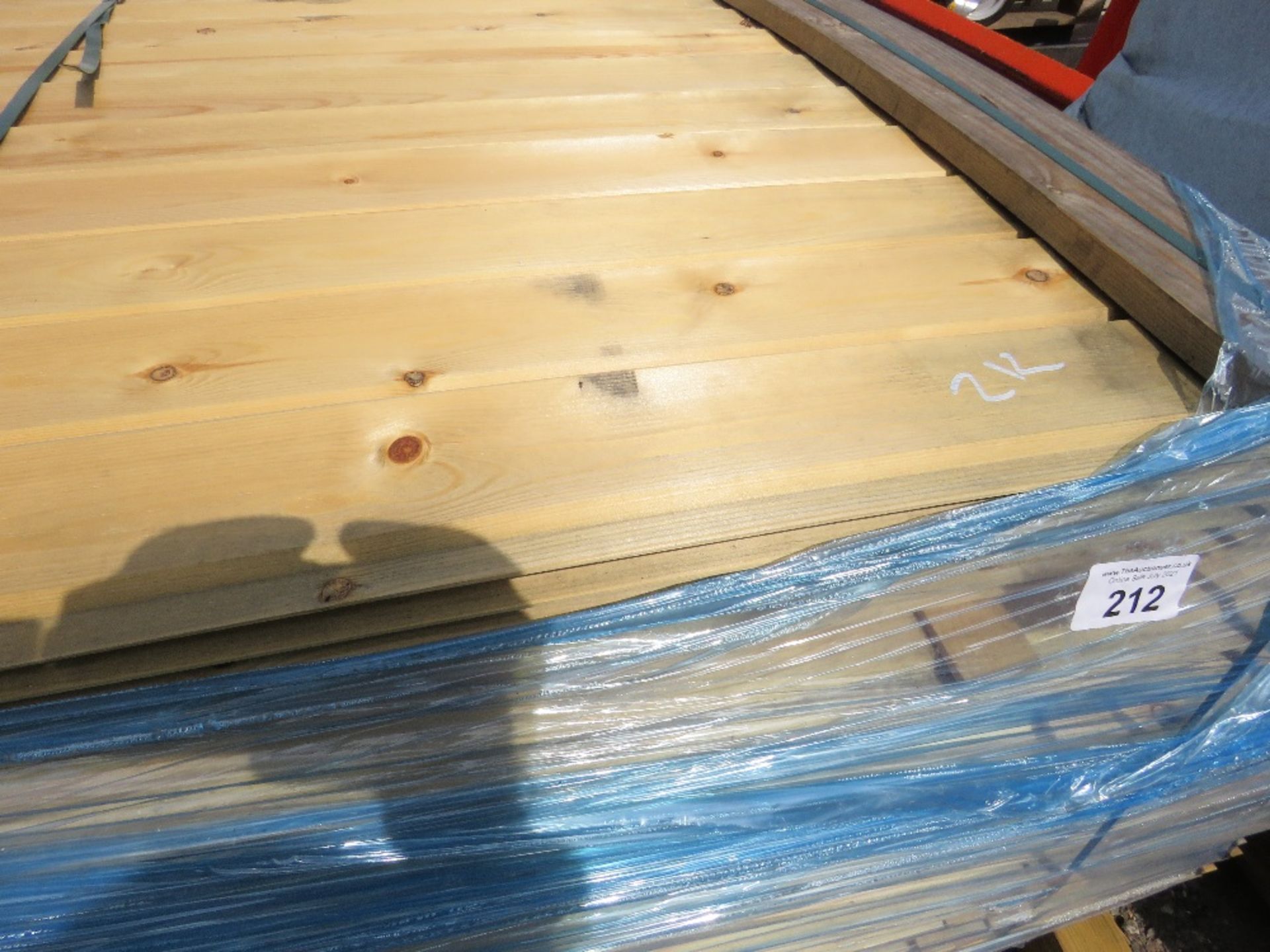 PACK OF SHIPLAP UNTREATED TIMBER 10CM WIDE, 1.55-1.65M LENGTH APPROX. - Image 2 of 3