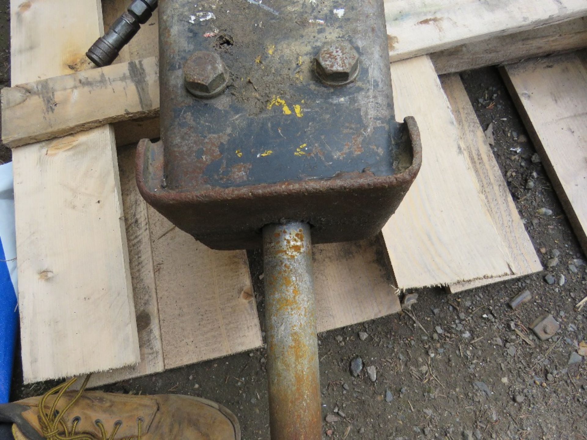 jcb hydraulic excavator breaker with 30mm pins for 3 tonne machine, working when removed from machin - Image 3 of 4
