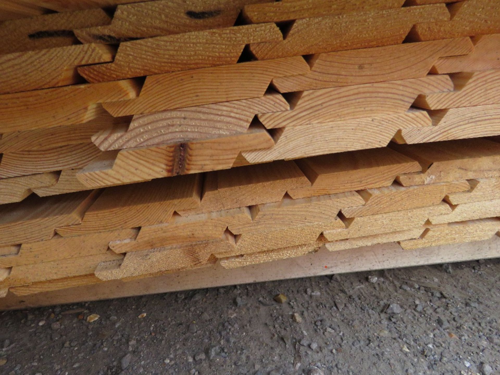 PACK OF SHIPLAP UNTREATED TIMBER 9.5CM WIDE, 1.45M LENGTH APPROX. - Image 3 of 5