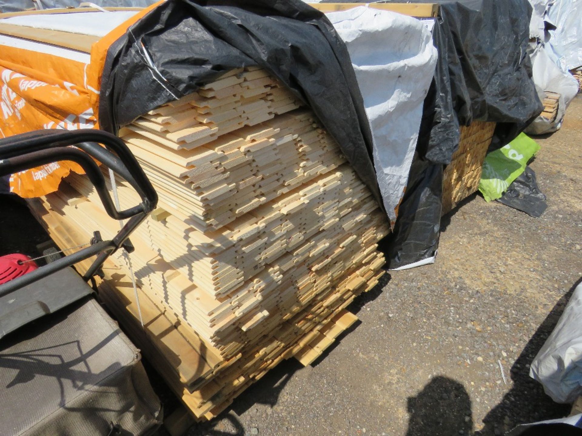 LARGE PACK OF UNTREATED SHIPLAP FENCING TIMBERS, 100MM X 1.72M LENGTH APPROX. - Image 2 of 2