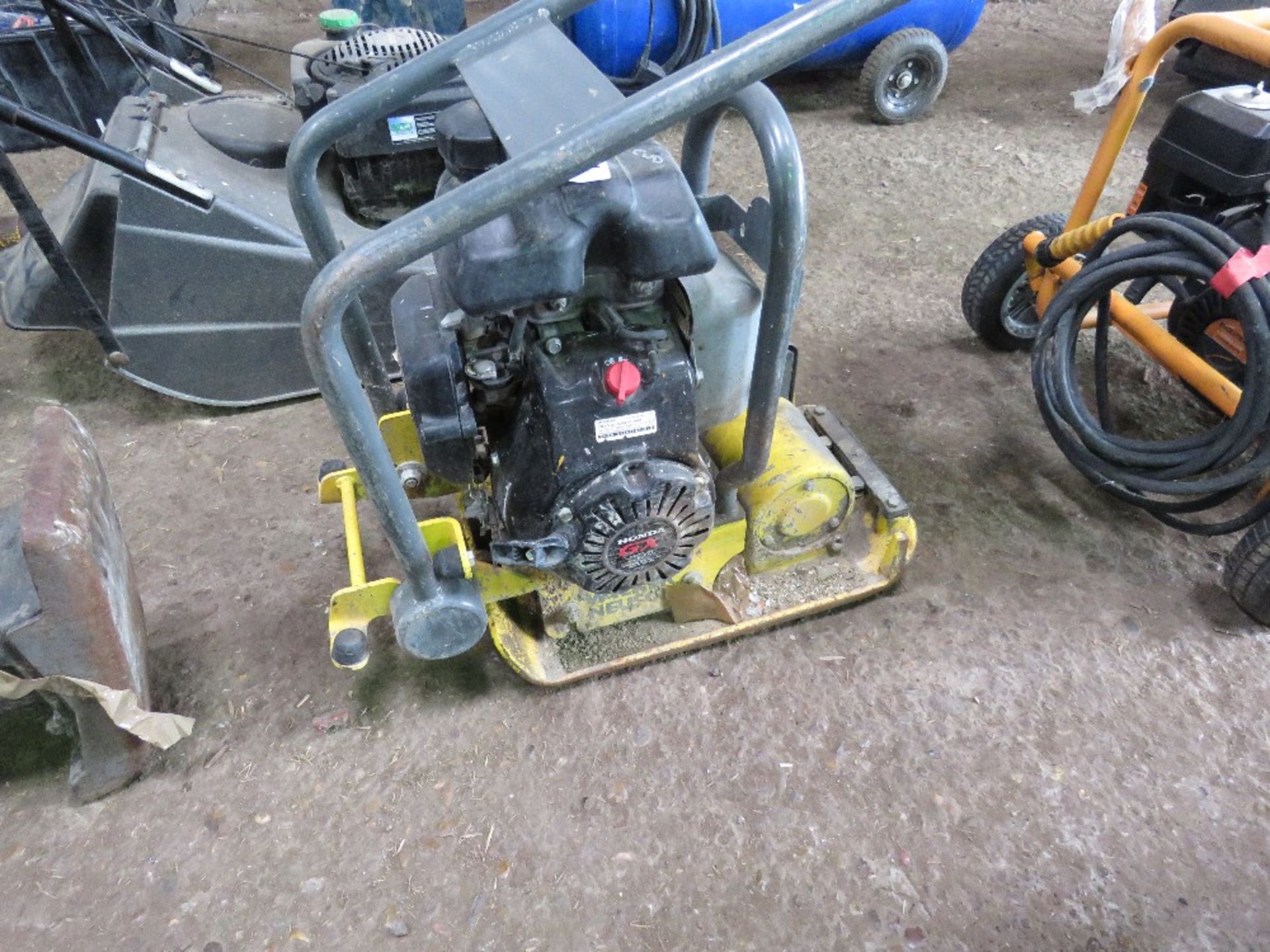 PETROL ENGINED COMPACTION PLATE. TURNS OVER NOT STARTING. - Image 2 of 3