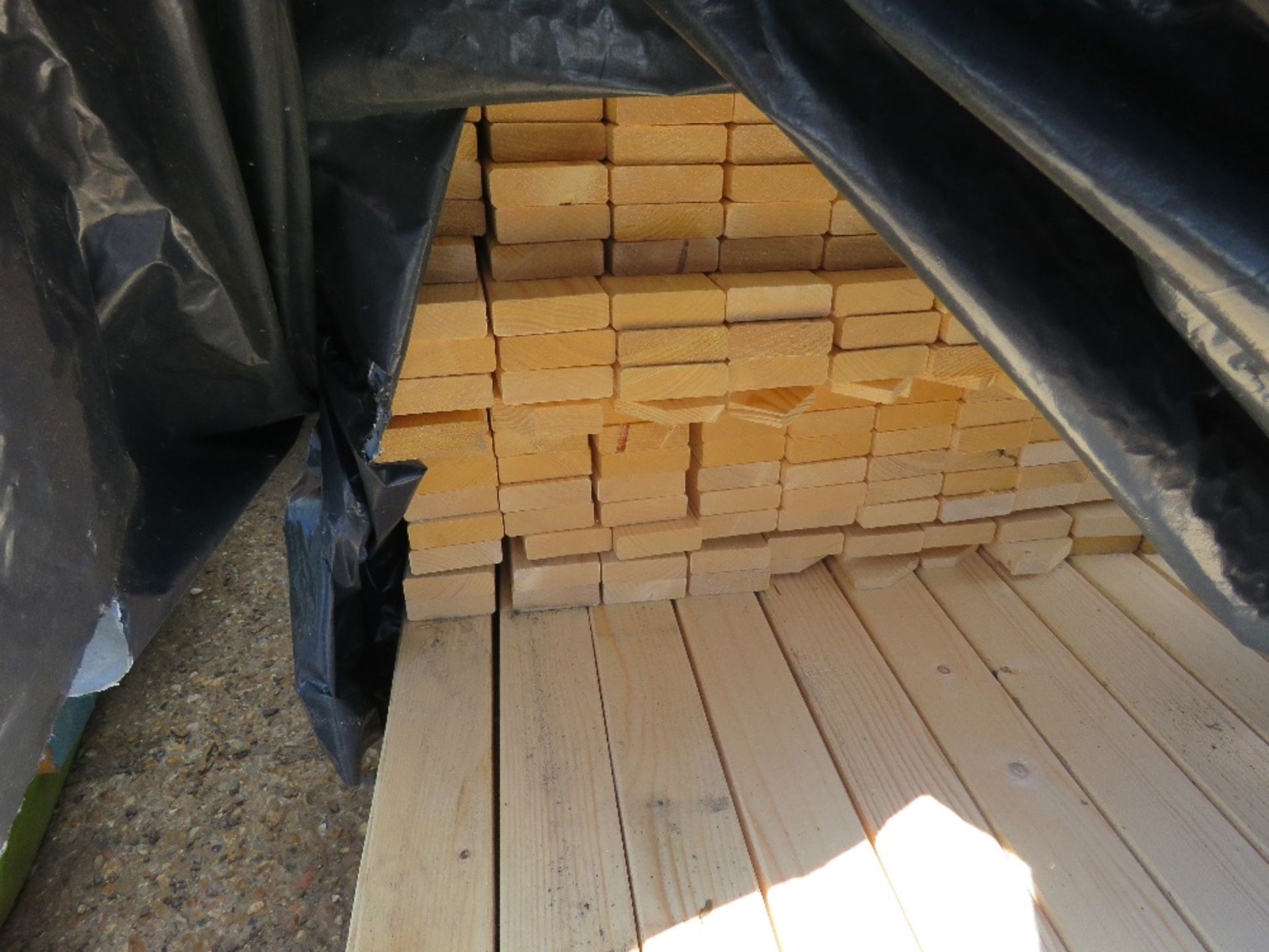 PACK OF ASSORTED LENGTH 20MM X 70MM TIMBER SLATS, UNTREATED. 1.6-2.3M LENGTH APPROX. - Image 3 of 3