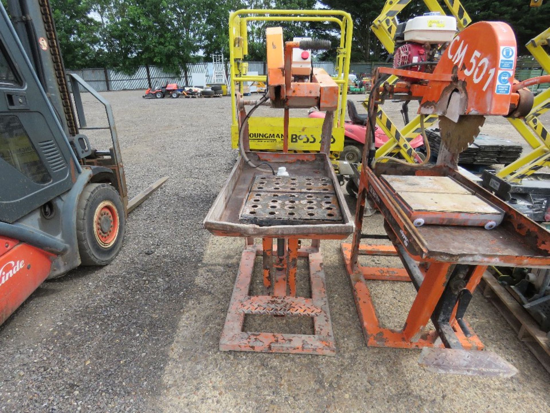 REDBAND 110VOLT SLAB SAWBENCH.