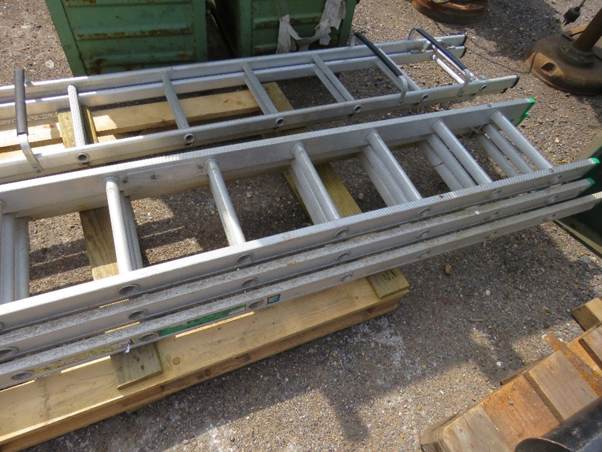 3 STAGE ALUMINIUM LADDER, 10FT CLOSED LENGTH APPROX. - Image 2 of 3