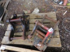 2 X EXCAVATOR BREAKER MOUNTING PLATES / HEADSTOCKS, 40MM PINS. SOURCED FROM MAJOR UK ROADS CONTRACTO