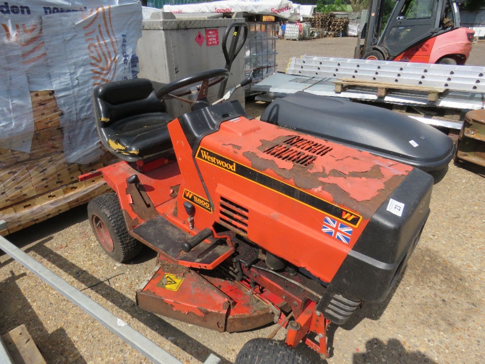 WESTWOOD S800 PETROL ENGINED RIDE ON MOWER. UNTESTED, CONDITION UNKNOWN. - Image 2 of 5