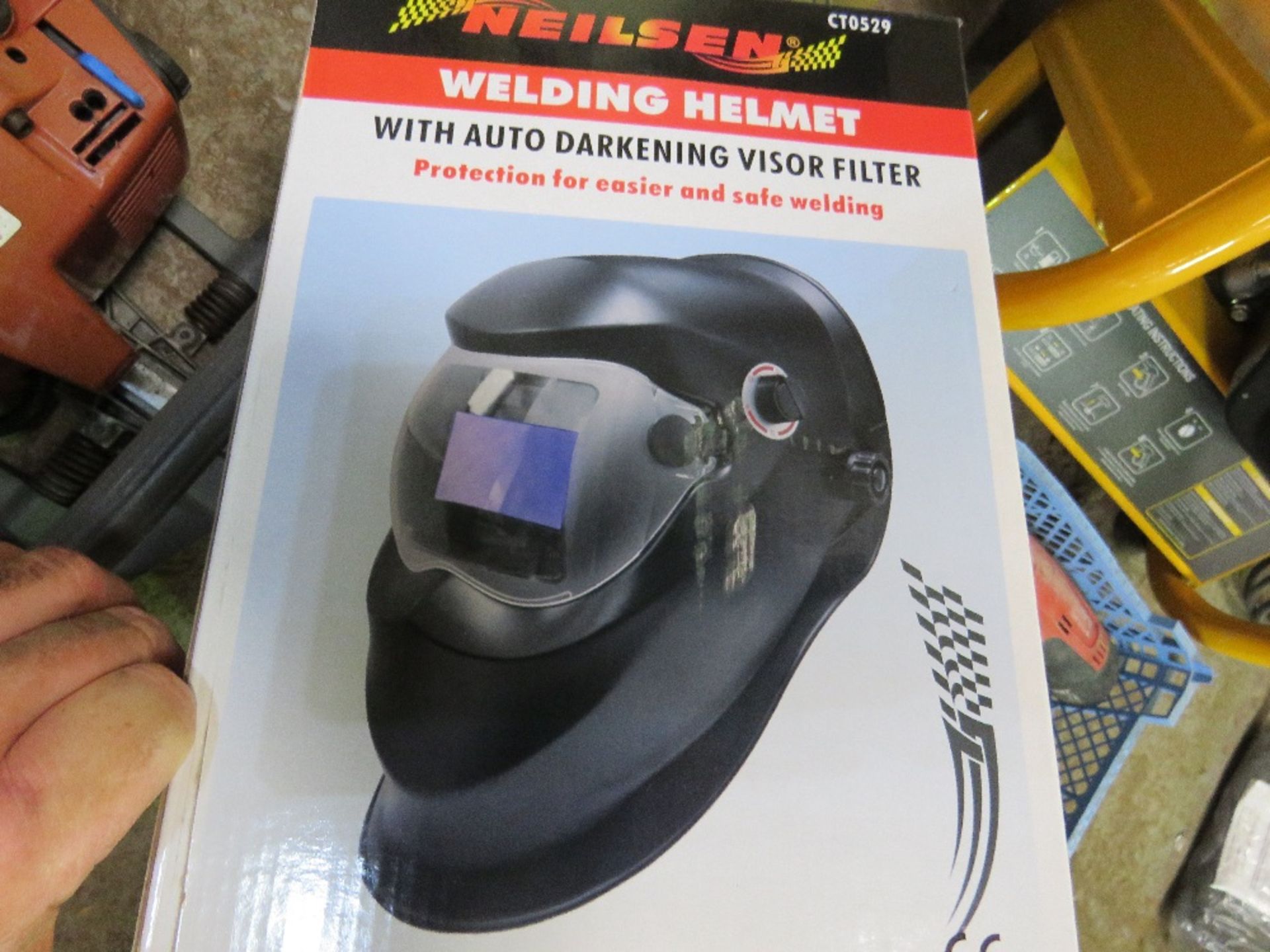 AUTO DARKEN WELDING MASK.