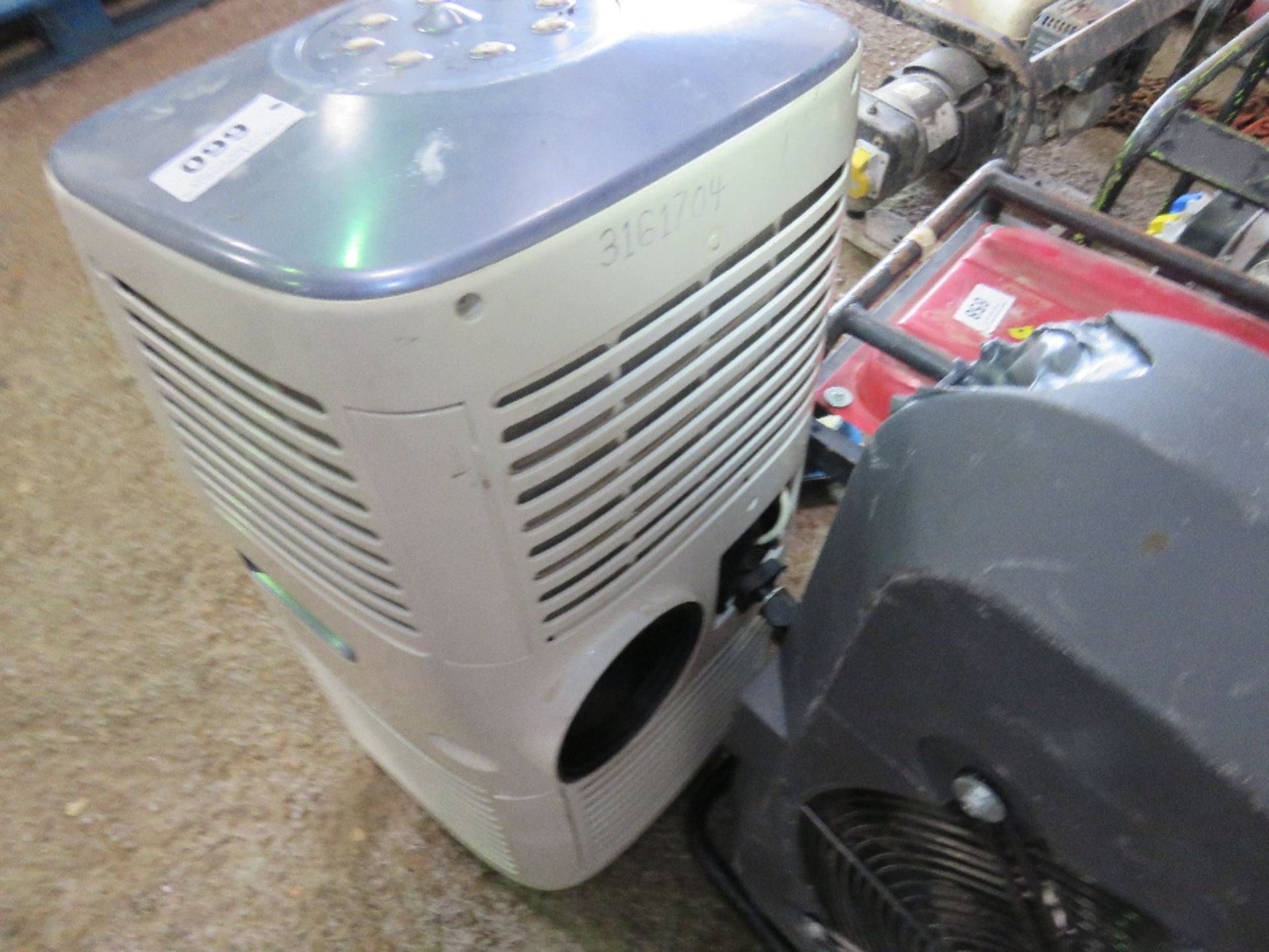 240VOLT POWERED AIR CONDITIONER, UNTESTED, CONDITION UNKNOWN. - Image 2 of 3