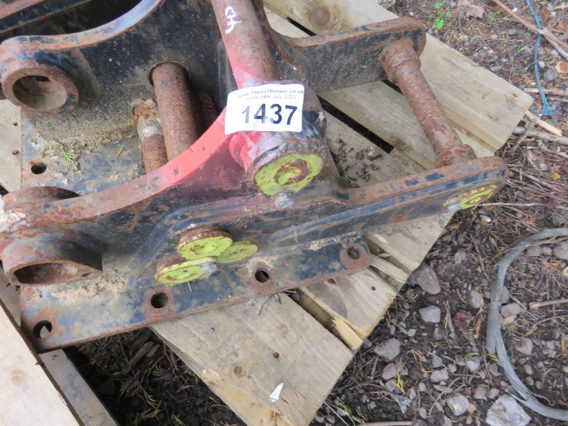 2 X EXCAVATOR BREAKER MOUNTING PLATES / HEADSTOCKS, 40MM PINS. SOURCED FROM MAJOR UK ROADS CONTRACTO - Image 3 of 3