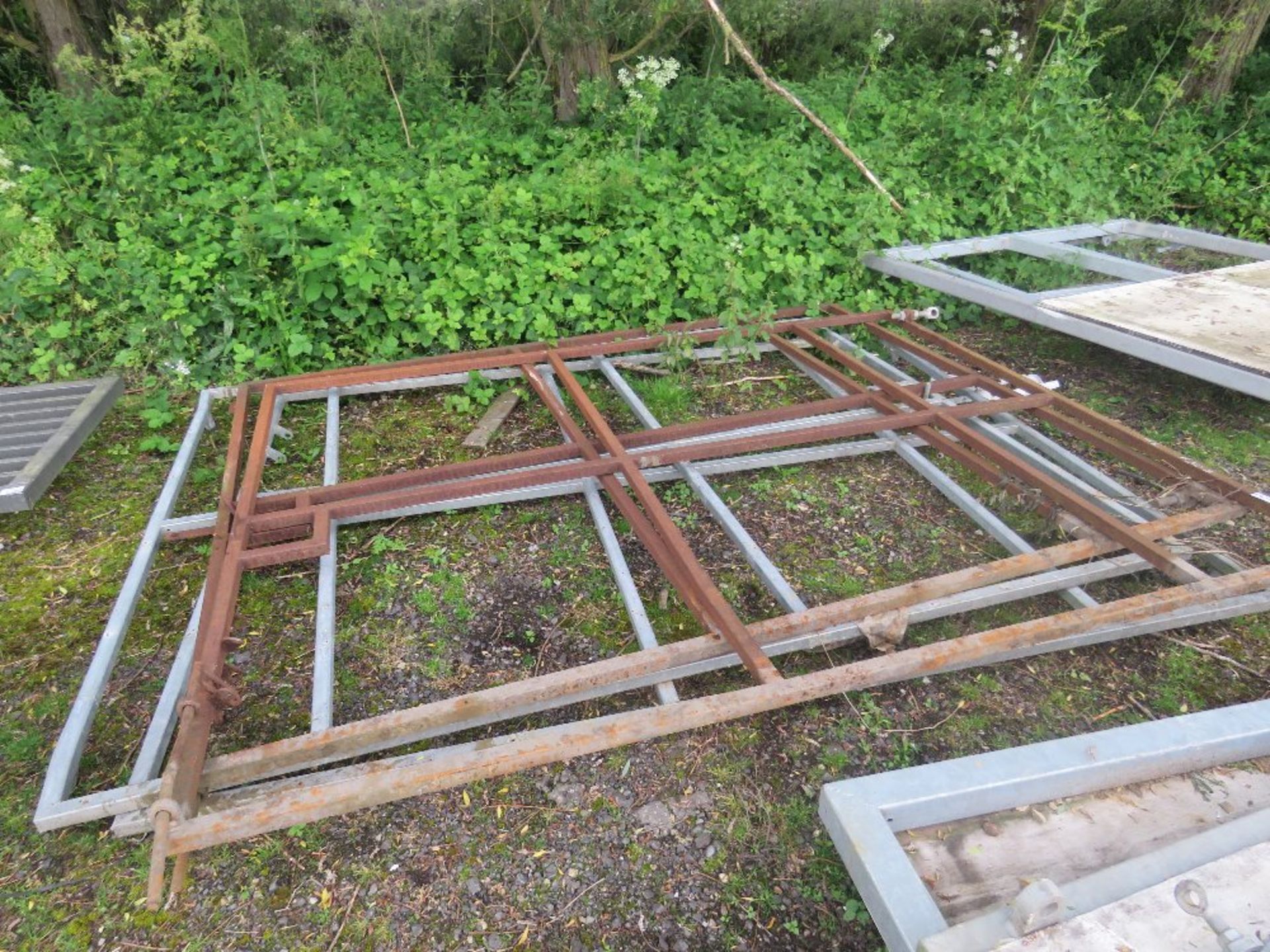 2 X PAIRS OF METAL GATE FRAMES, 2.35M HEIGHT X 3M WIDE EACH (6M SPAN APPROX EACH PAIR). - Image 2 of 2
