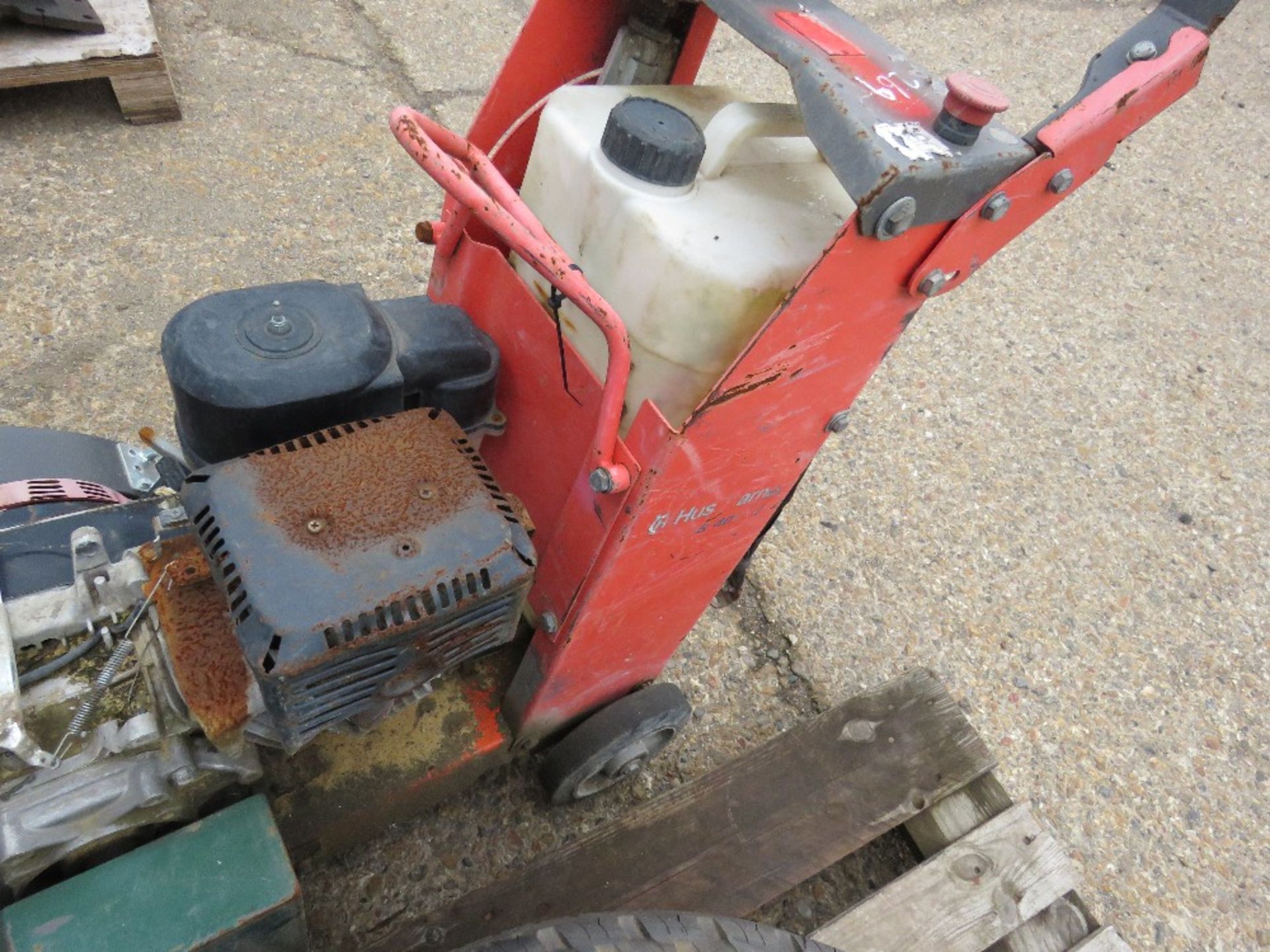 HUSQVARNA PETROL FLOOR SAW, INCOMPLETE.SOURCED FROM MAJOR ROAD CONTRACTOR. - Image 3 of 3