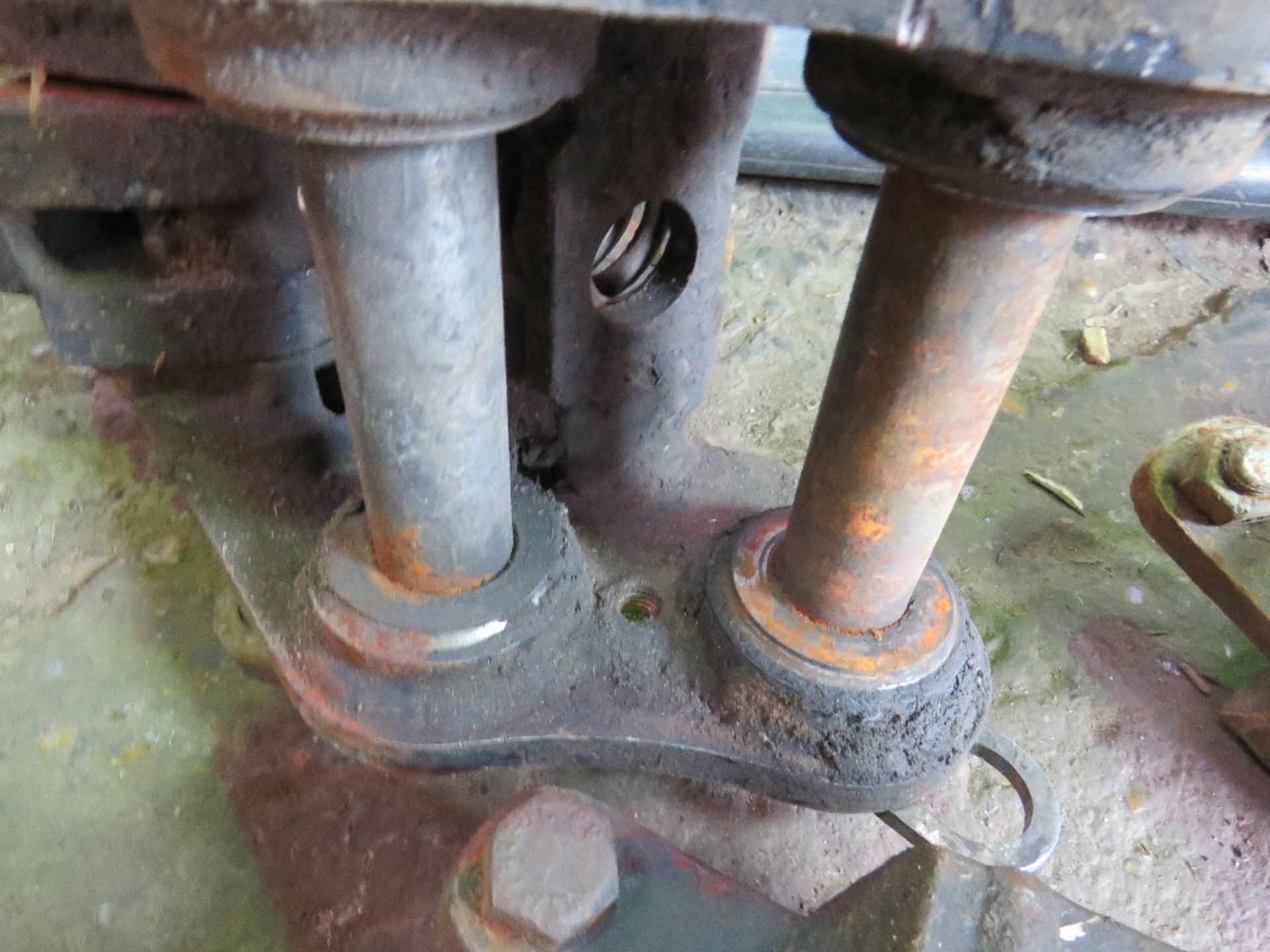 MANUAL EXCAVATOR QUICK HITCH ON 30MM PINS, UNTESTED. - Image 3 of 3