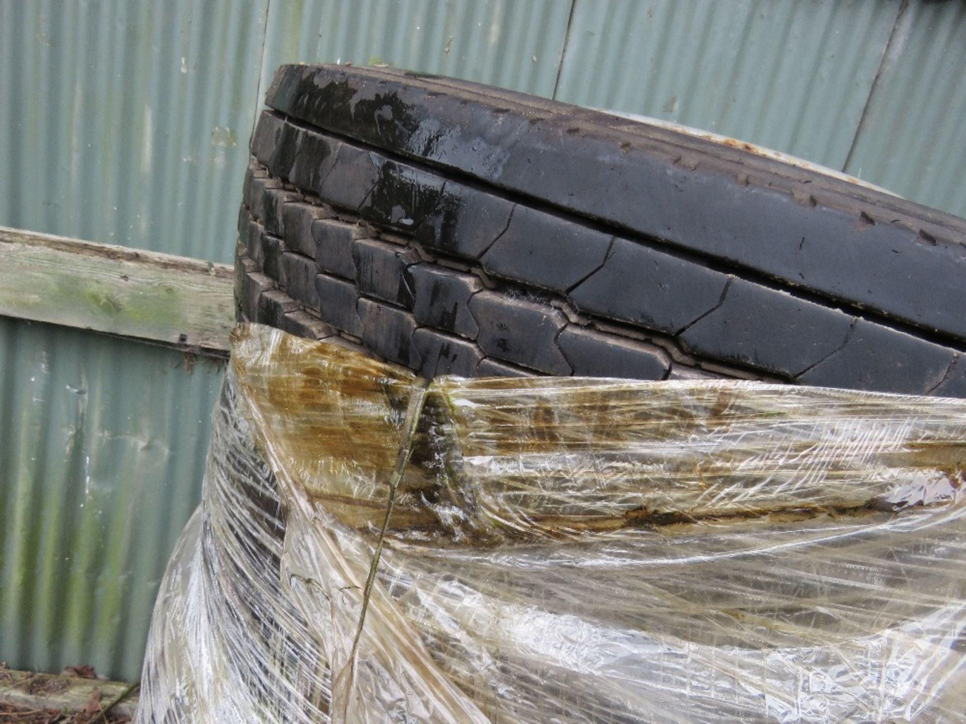 6 X 205/75R17.5 LORRY WHEELS AND TYRES. SOURCED FROM MAJOR UK ROADS CONTRACTOR. - Image 3 of 3