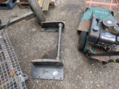 MANITOU ADAPTOR BRACKET FOR BUCKET OR ATTACHMENT.