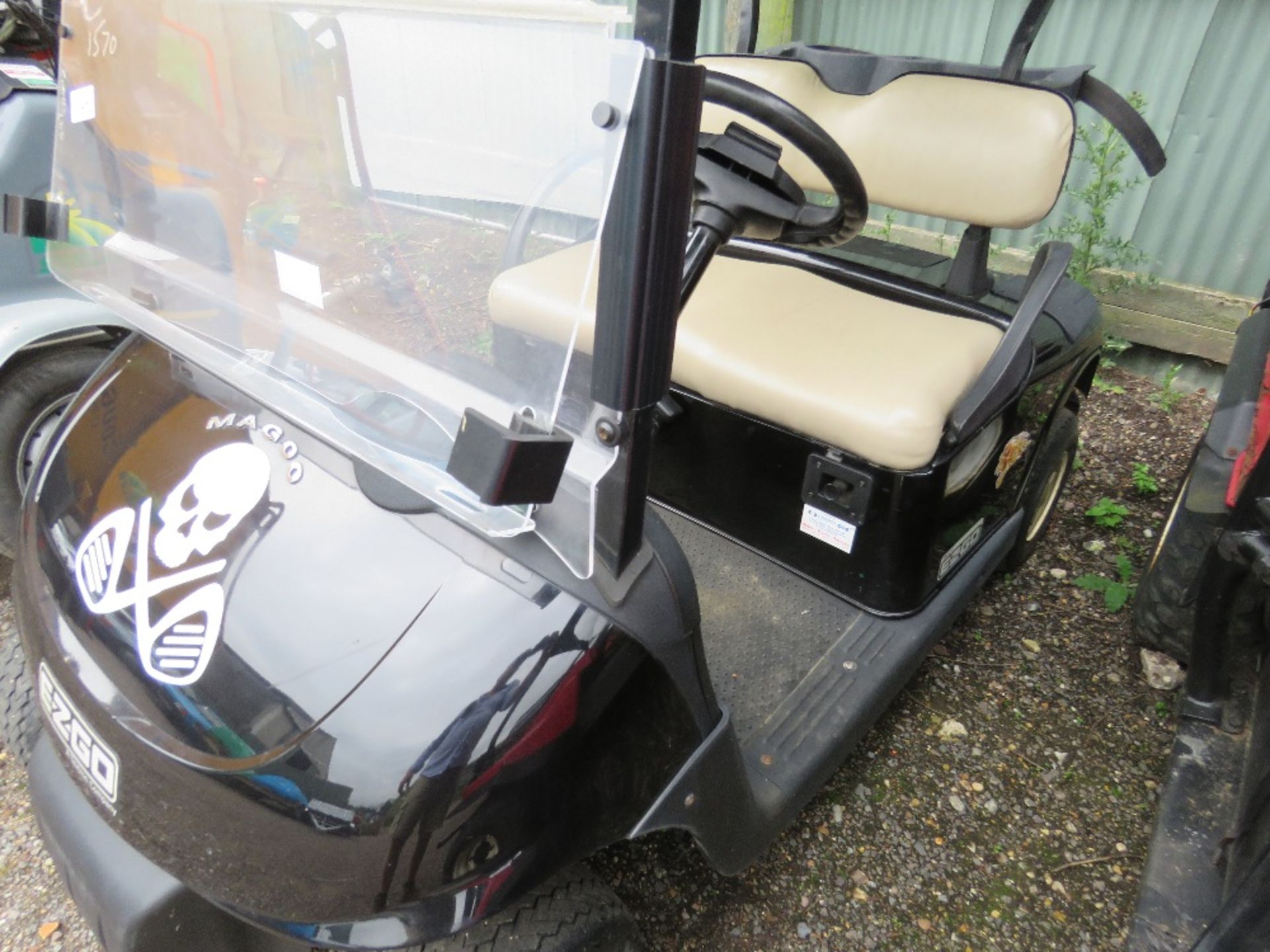 EZGO RXV PETROL ENGINED GOLF BUGGY, YEAR 2013. SN:5201684. WHEN TESTED WAS SEEN TO RUN AND DRIVE, ST - Image 5 of 5