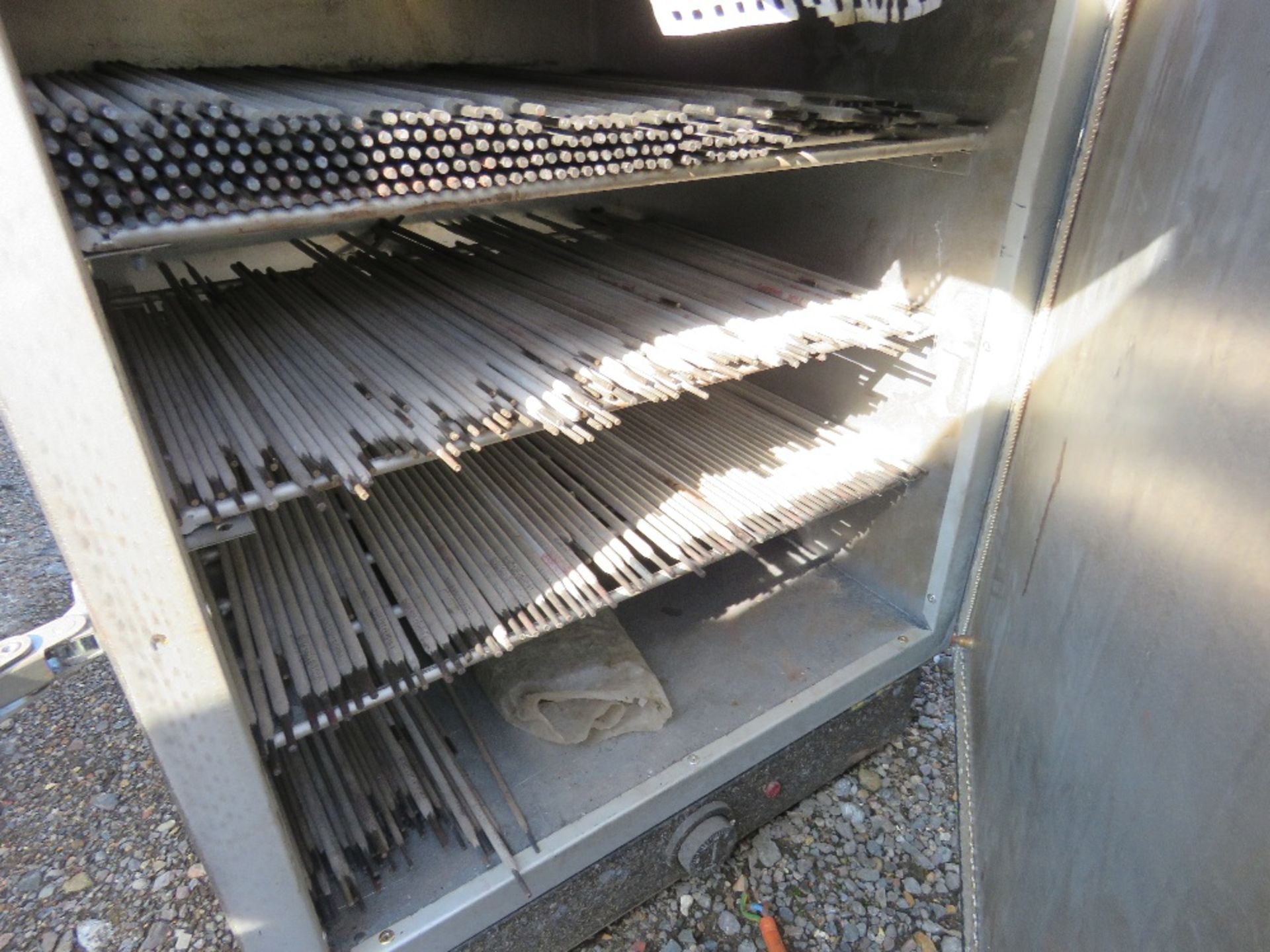 WELDING ROD OVEN. SOURCED FROM WORKSHOP CLOSURE/LIQUIDATION. - Image 3 of 4