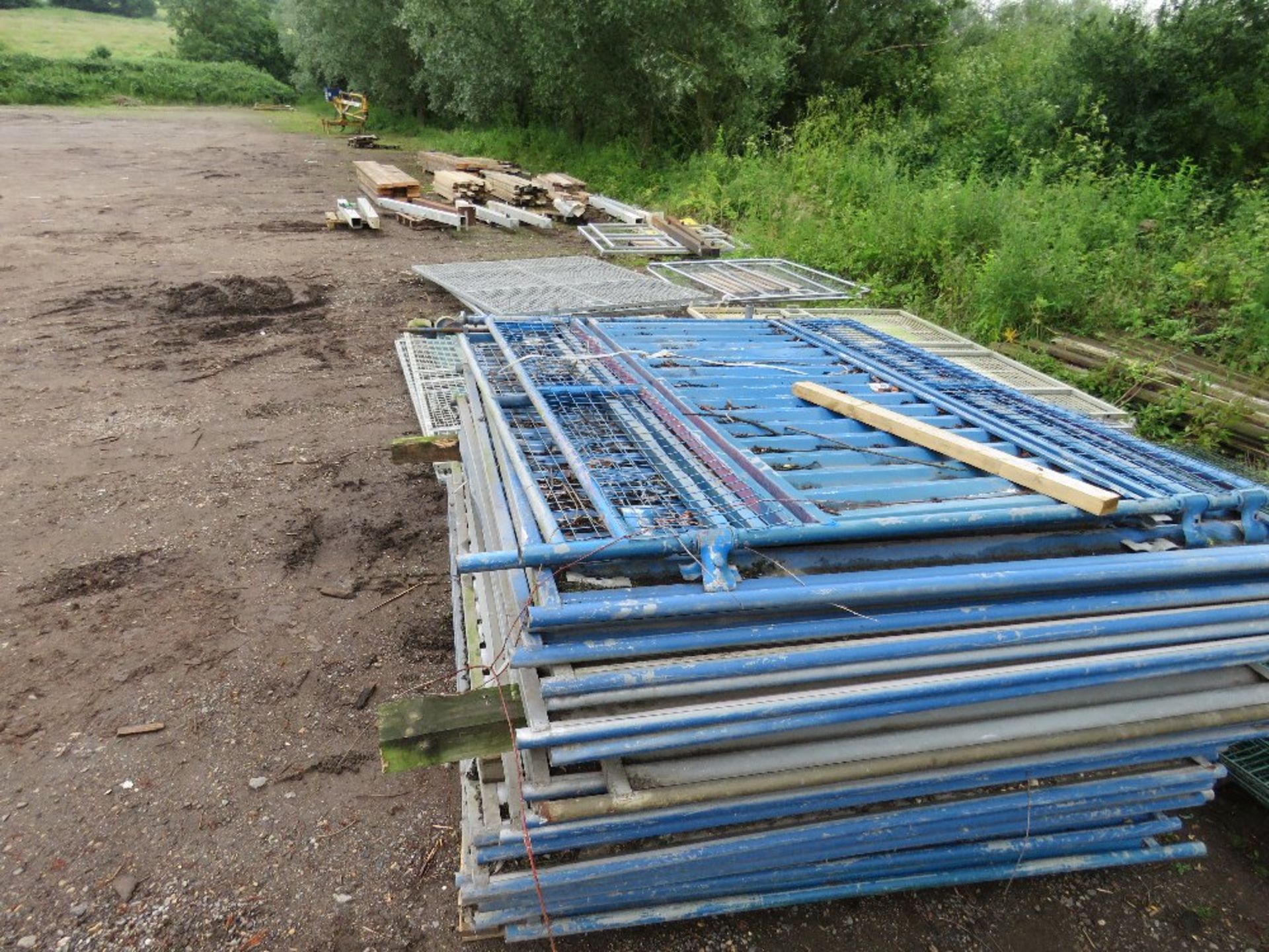 STACK OF SOLID TEMPORARY FENCE PANELS, 23NO IN TOTAL APPROX. - Image 3 of 3