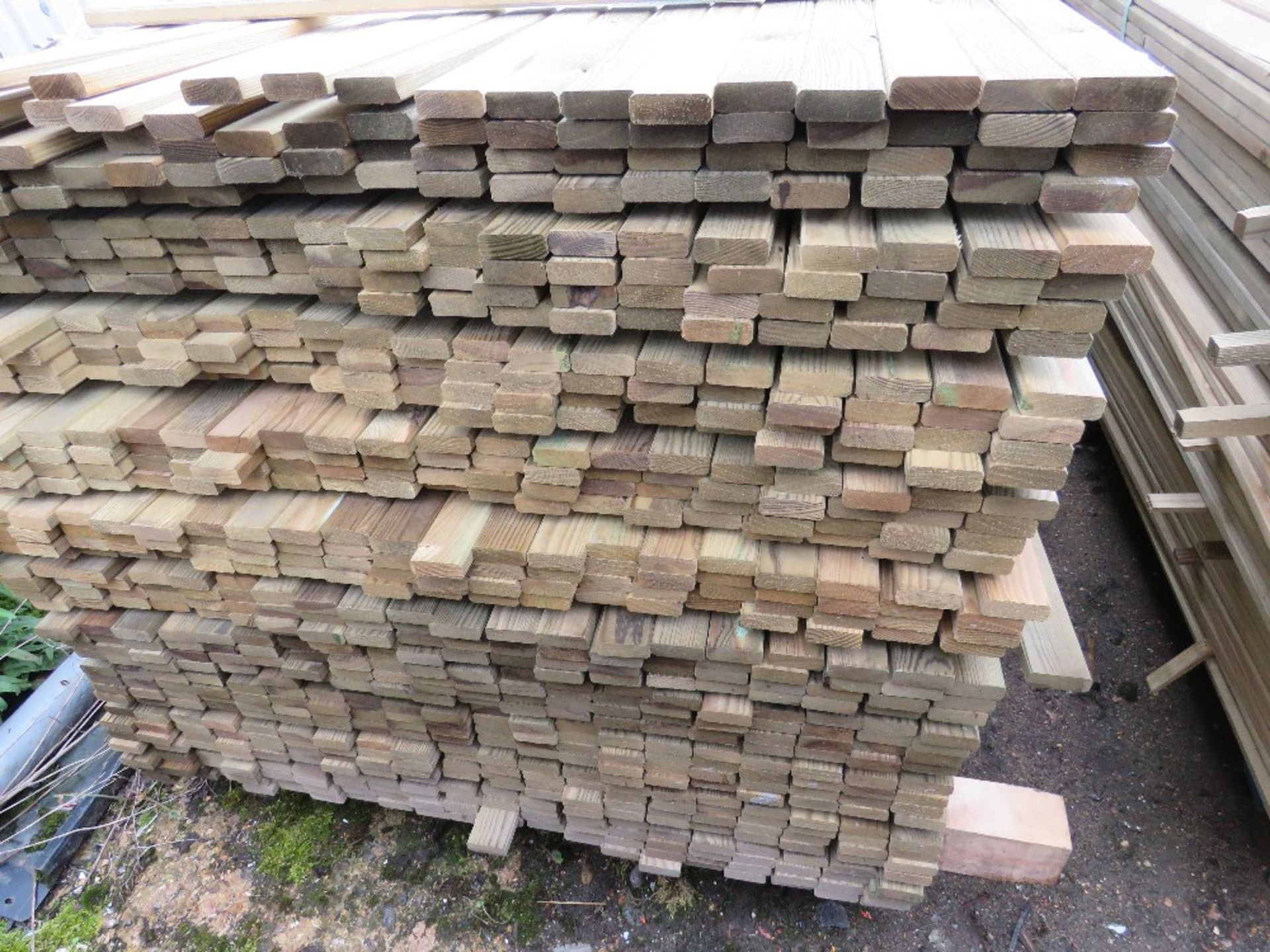 LARGE PACK OF MACHINED TIMBER VENETIAN SLATS/BARS, TREATED, 45MM X 17MM APPROX @ 1.83M LENGTH APPRO - Image 2 of 4