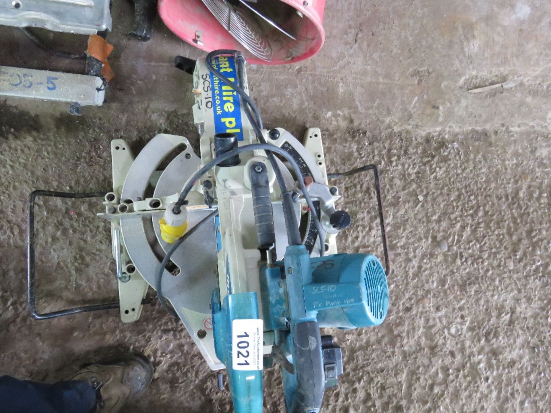 MAKITA 110VOLT CROSS CUT MITRE SAW. UNTESTED, CONDITION UNKNOWN. - Image 2 of 3