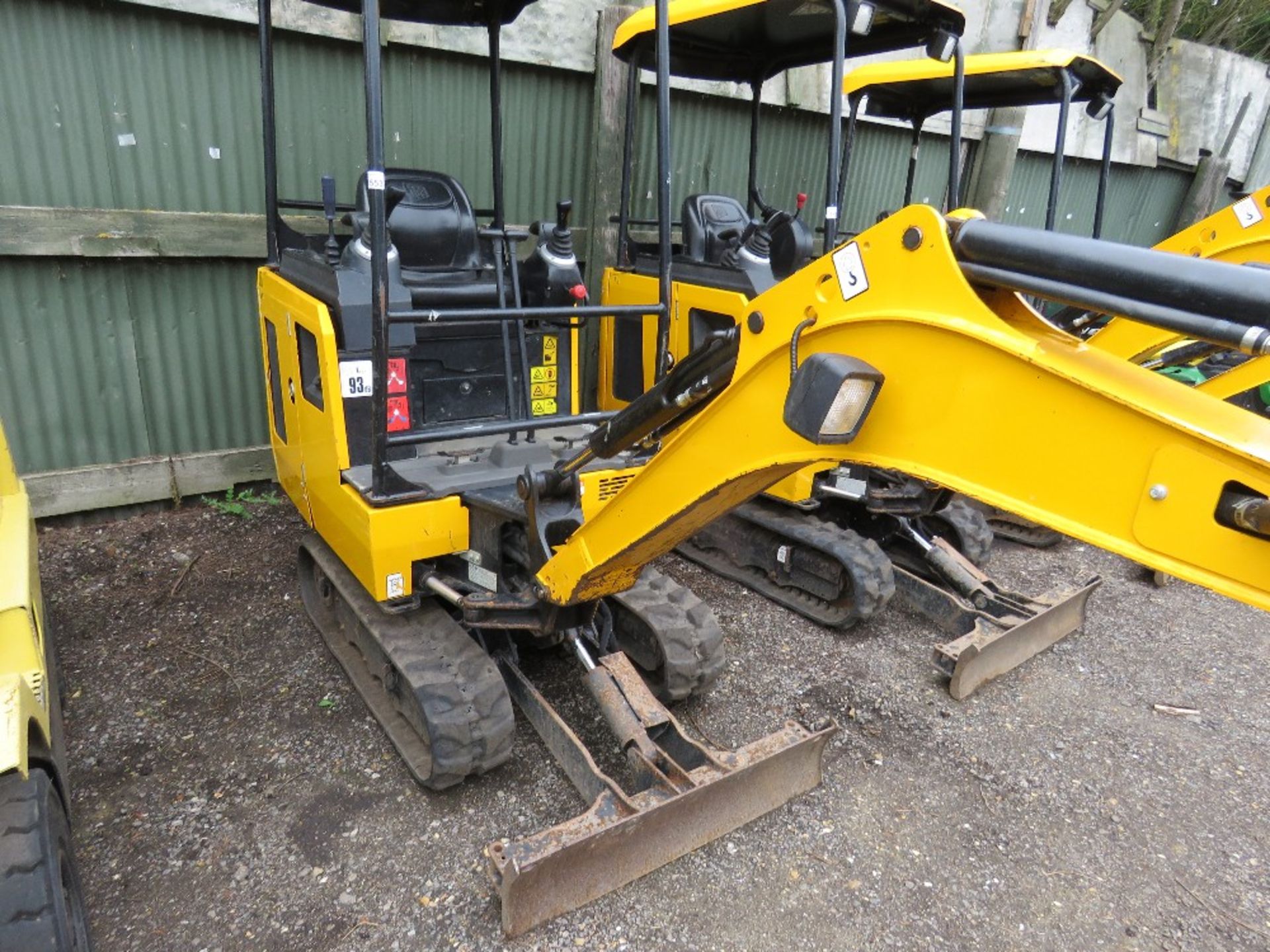 JCB 15C-1 RUBBER TRACKED MINI EXCAVATOR, YEAR 2018 BUILD. 802 RECORDED HOURS, 1 BUCKET AS SHOWN/FIT