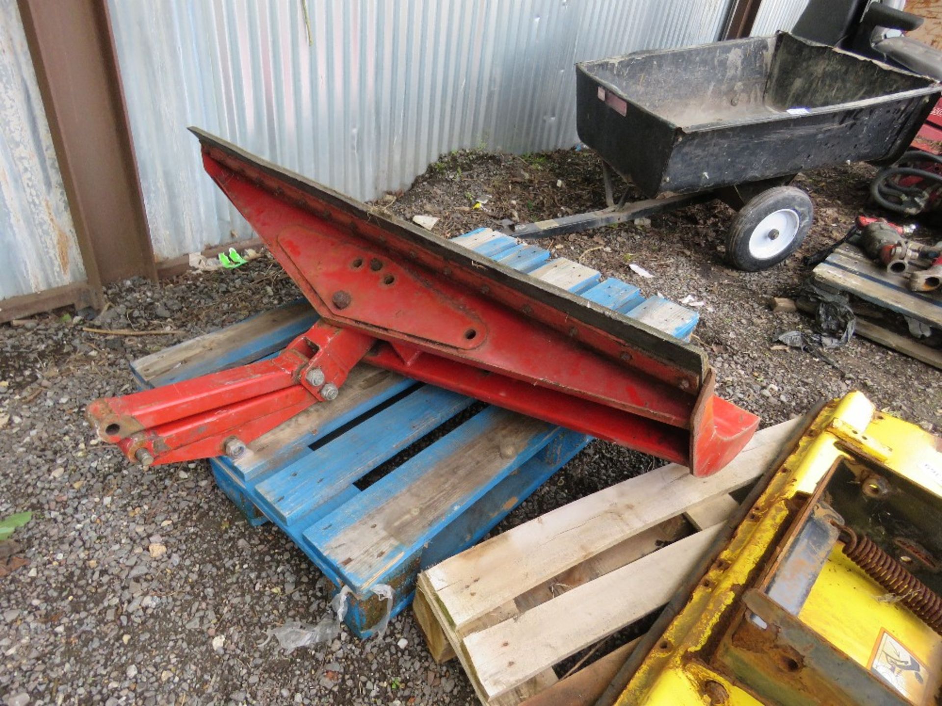 SNOW PLOUGH BLADE. 4FT6" WIDTH APPROX. - Image 2 of 5