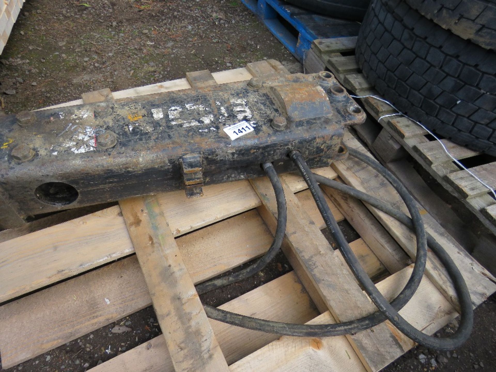 jcb hydraulic excavator breaker with 30mm pins for 3 tonne machine, working when removed from machin - Image 4 of 4