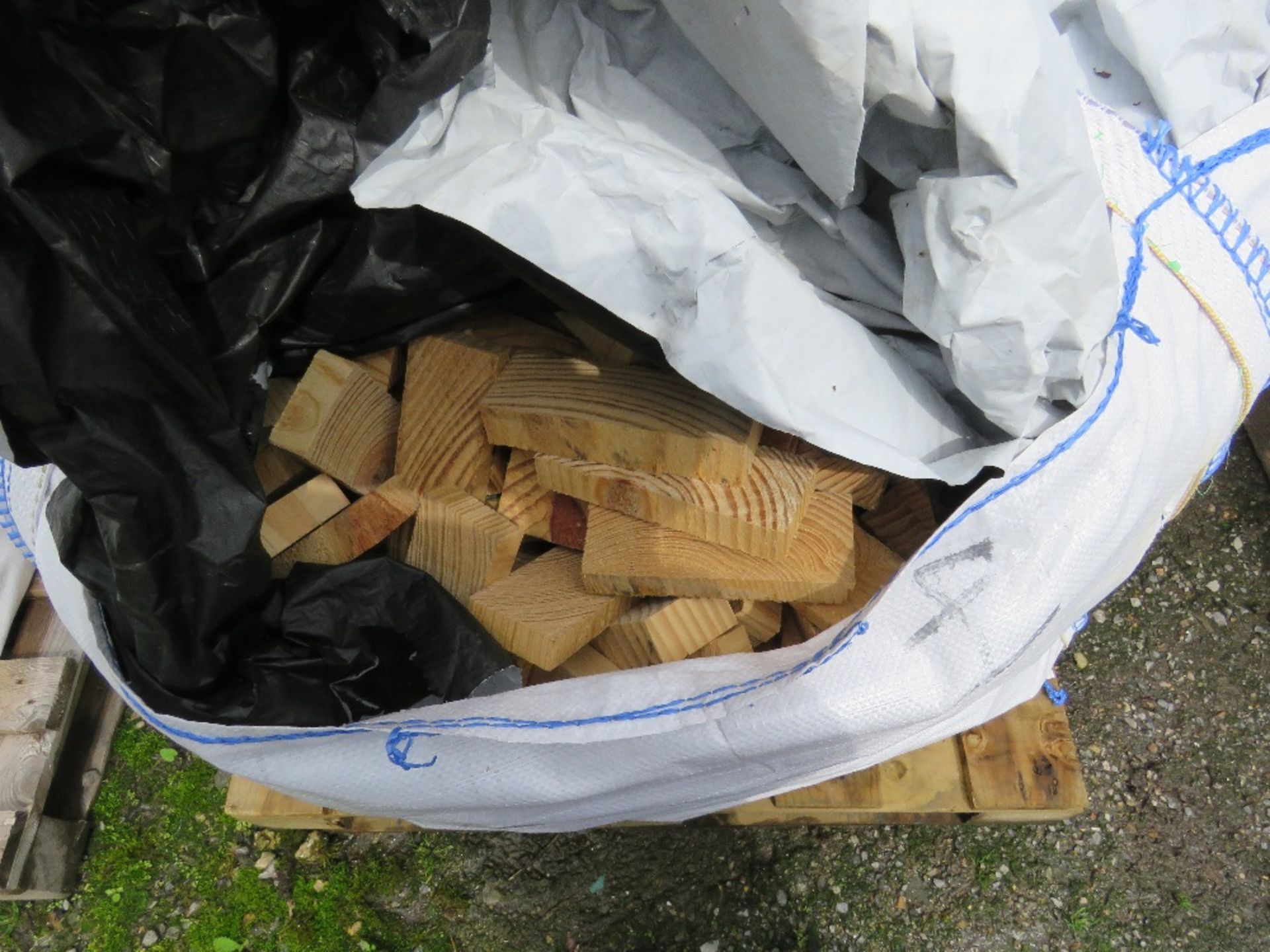 4 X BULK BAGS OF WOOD OFFCUTS, SUITABLE FOR FIRE WOOD. - Image 2 of 3