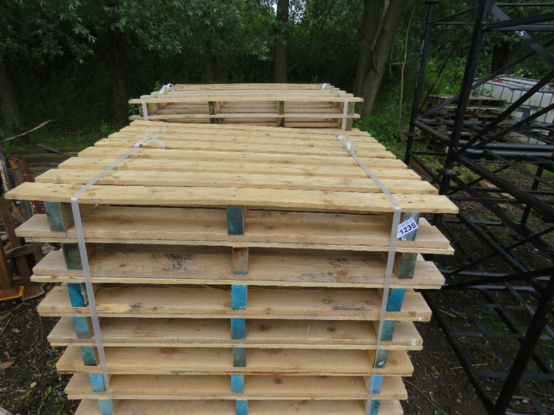 24 X ASSORTED BLOCK END TIMBER PALLETS. - Image 3 of 3