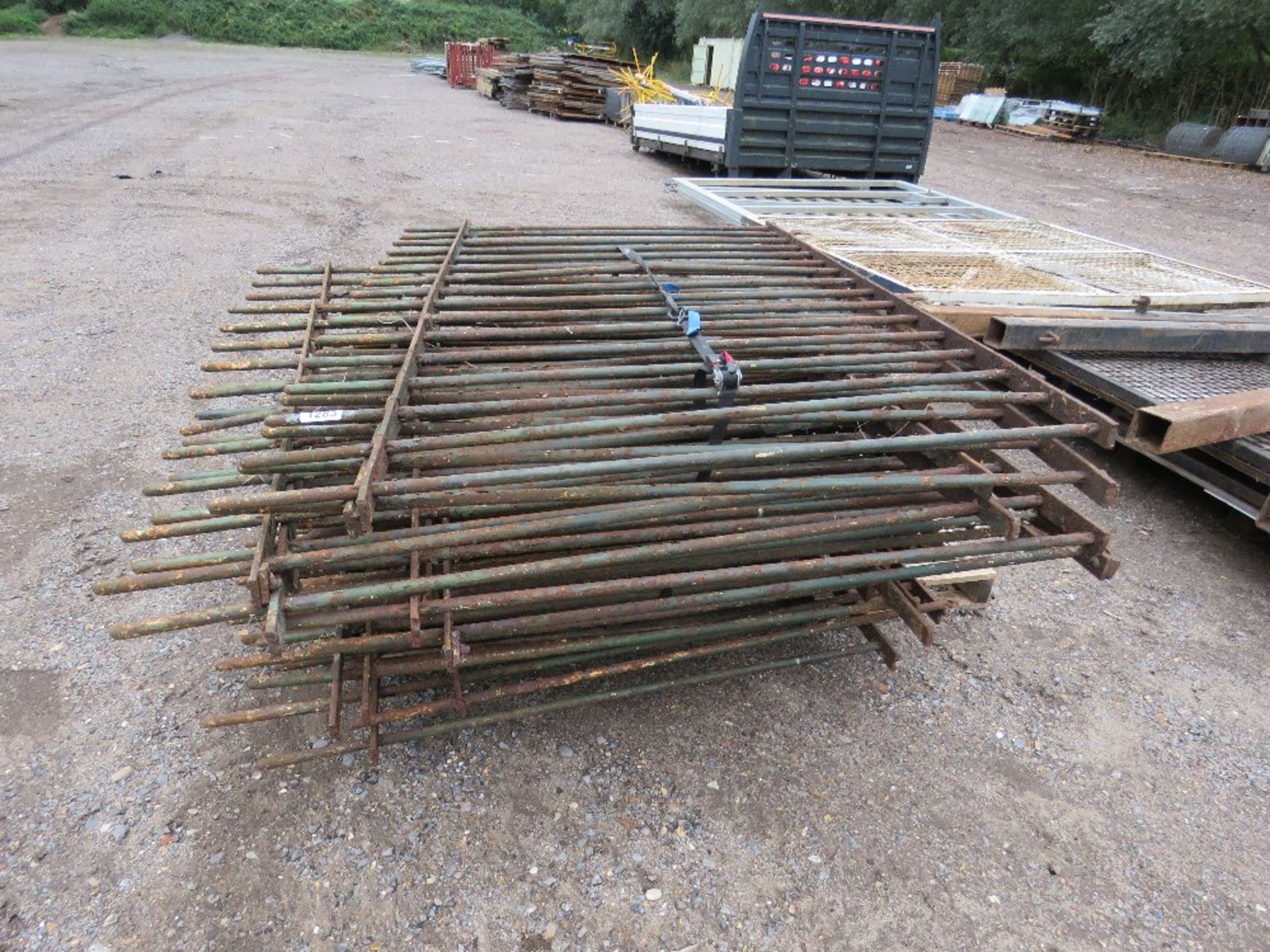 LARGE STACK OF OLD IRON RAILINGS, 1.3M HEIGHT APPROX. NO VAT ON HAMMER PRICE.