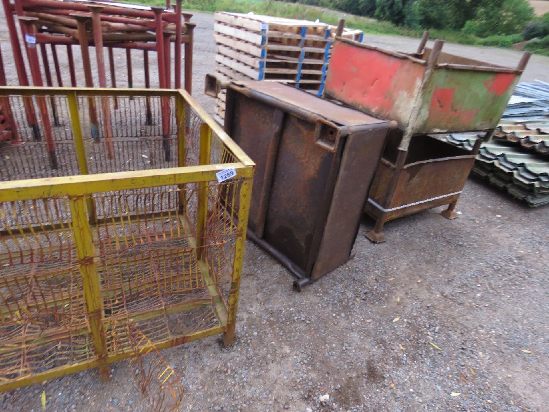 4 X METAL STILLAGES. NO VAT ON HAMMER PRICE.