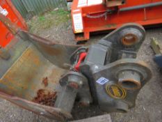 ORIEL 55MM PINNED EXCAVATOR QUICK HITCH PLUS A 2FT TOOTHED BUCKET, LITTLE USED.