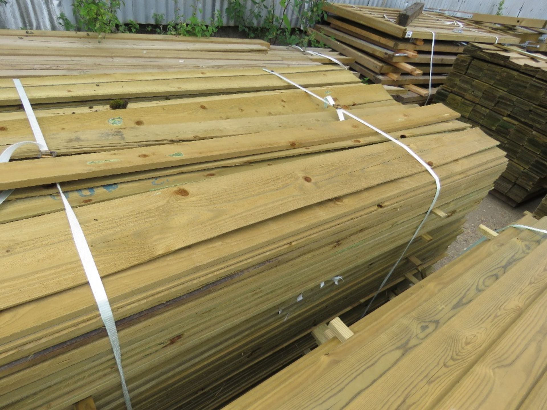 LARGE PACK OF FEATHER EDGE FENCE CLADDING TIMBER BOARDS, 1.79M LENGTH X 10CM WIDTH APPROX. - Image 3 of 3